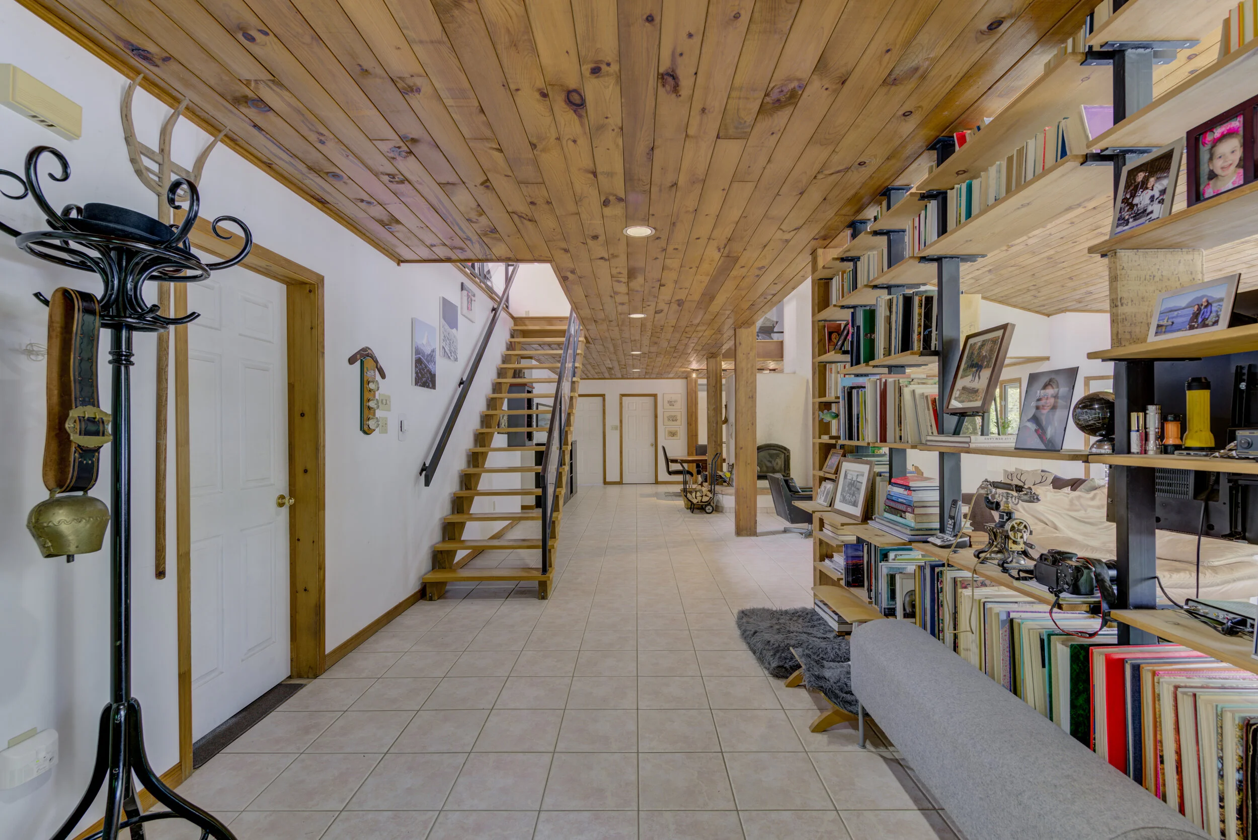 592 Lyndhurst-24.JPG
