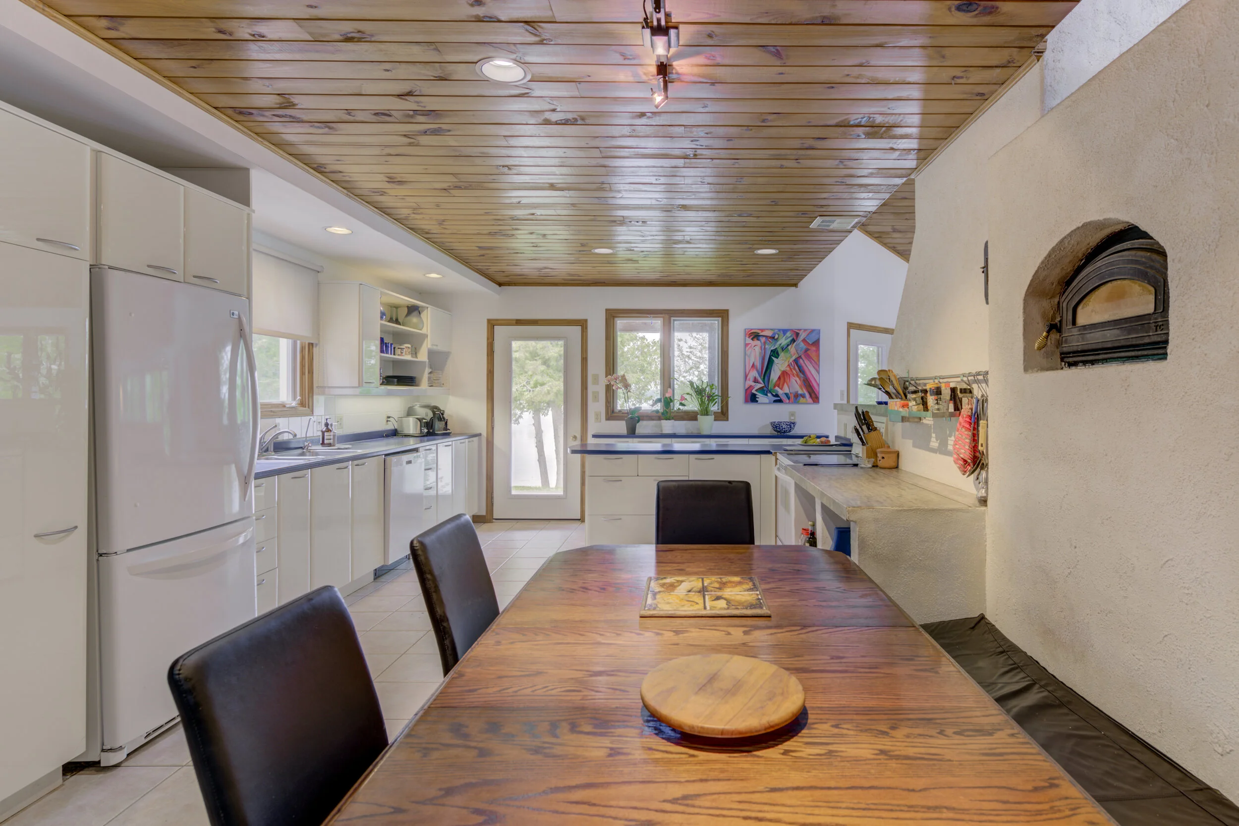 592 Lyndhurst-27.JPG