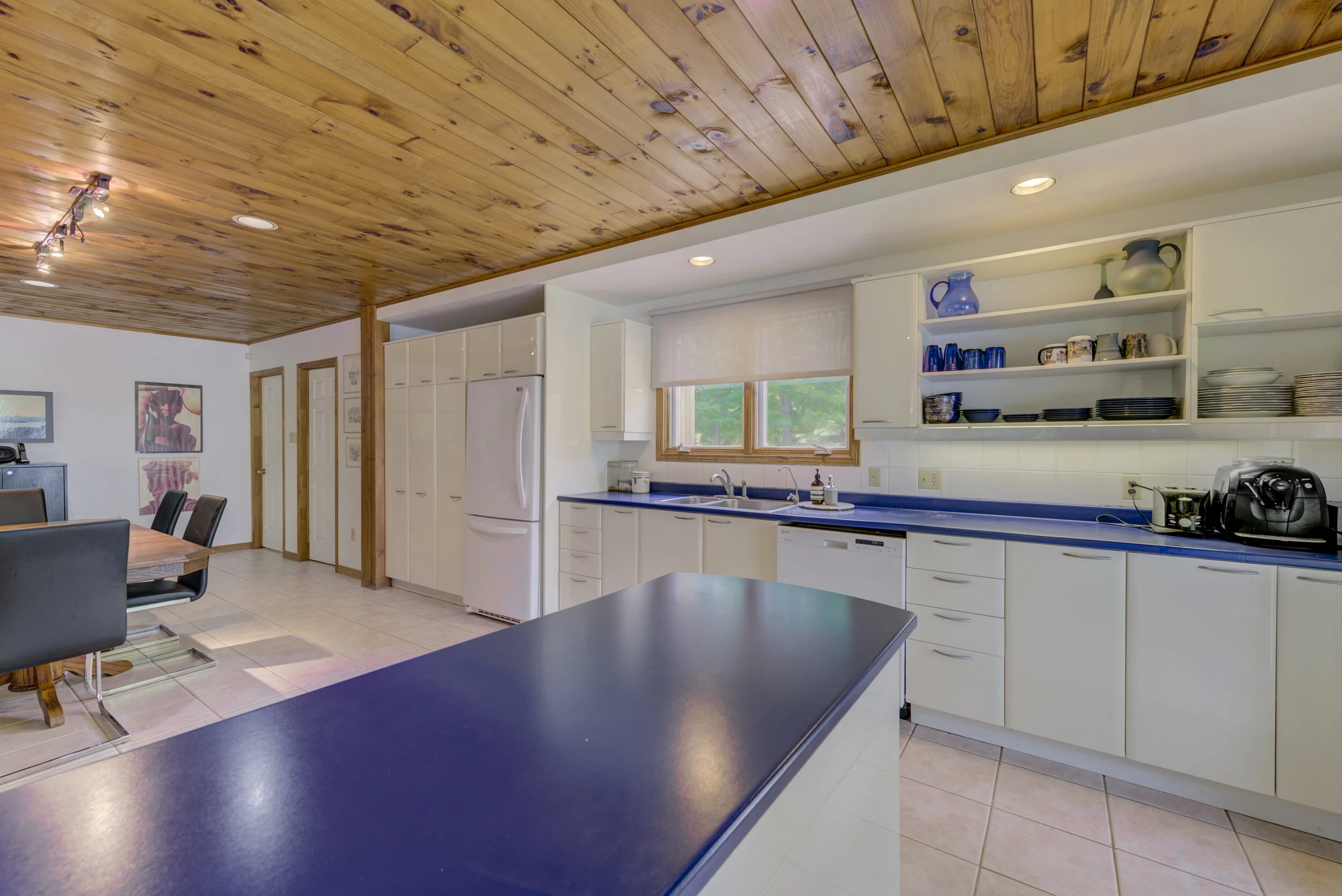 592 Lyndhurst-30.JPG