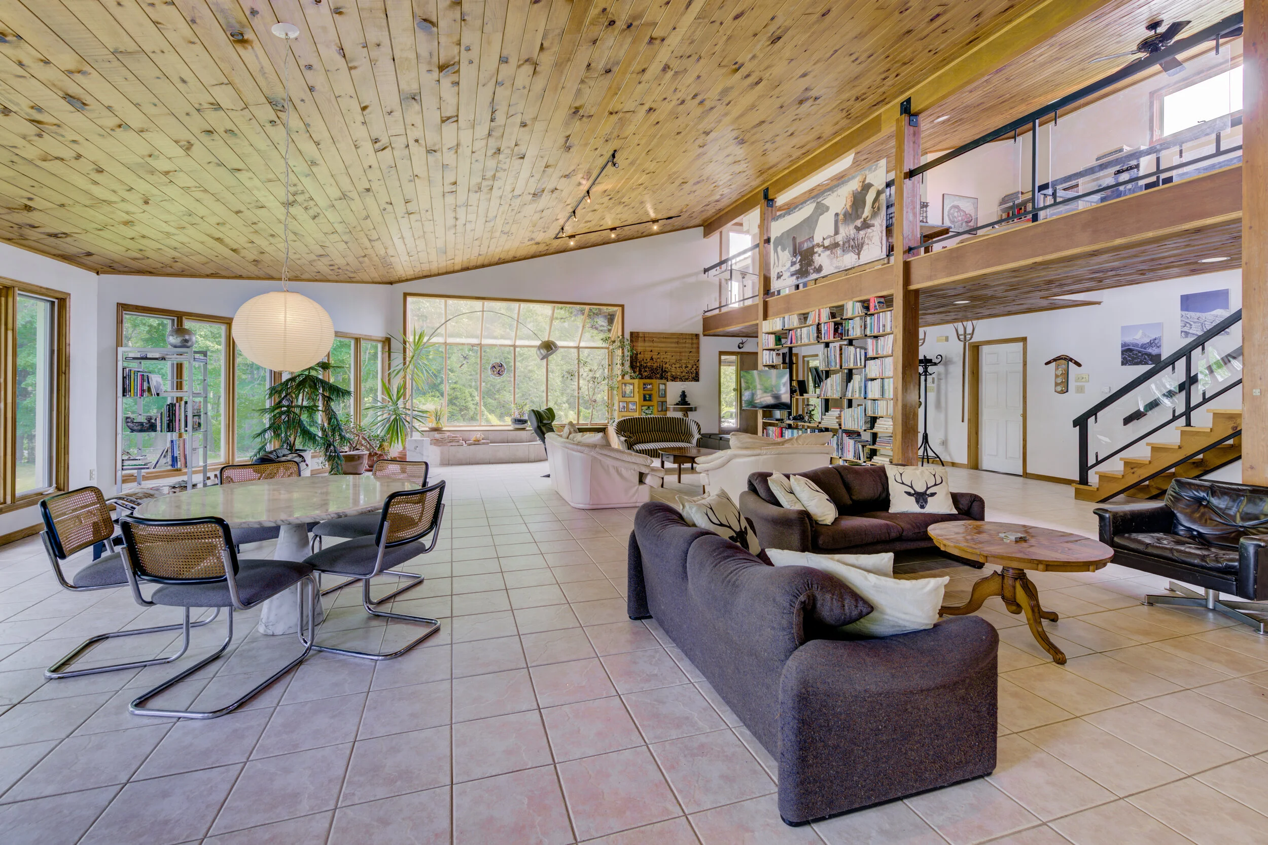 592 Lyndhurst-31.JPG
