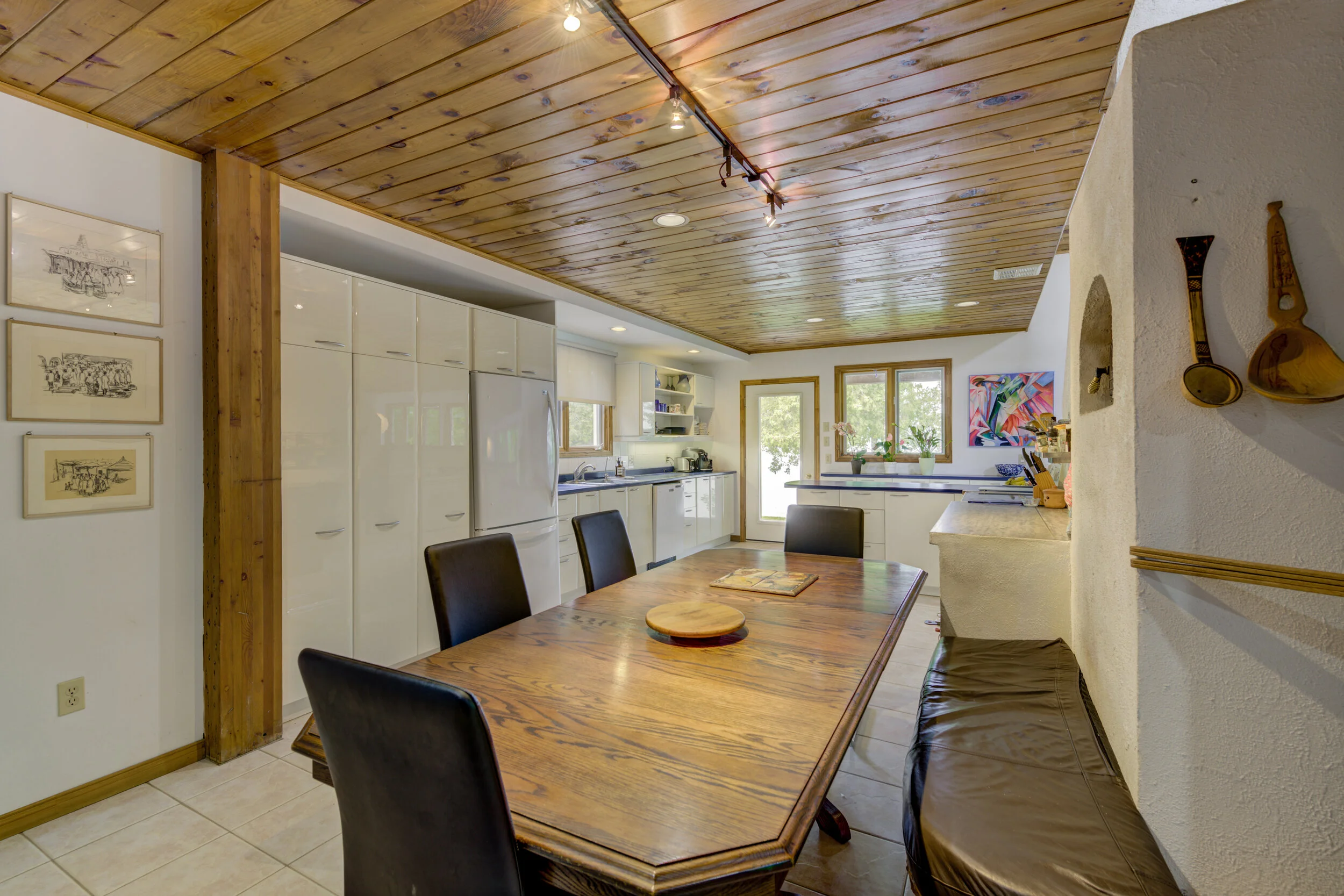 592 Lyndhurst-26.JPG