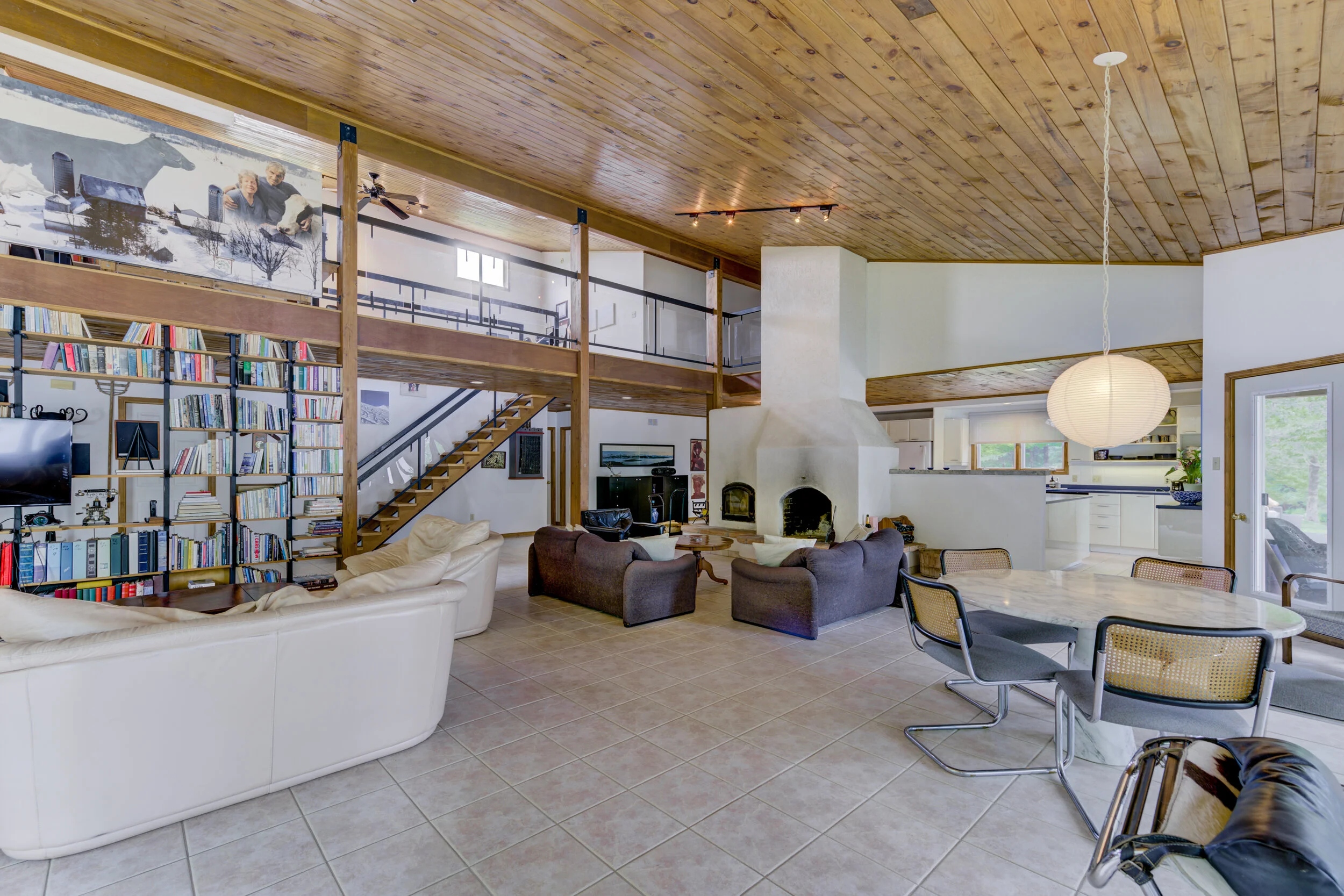 592 Lyndhurst-36.JPG