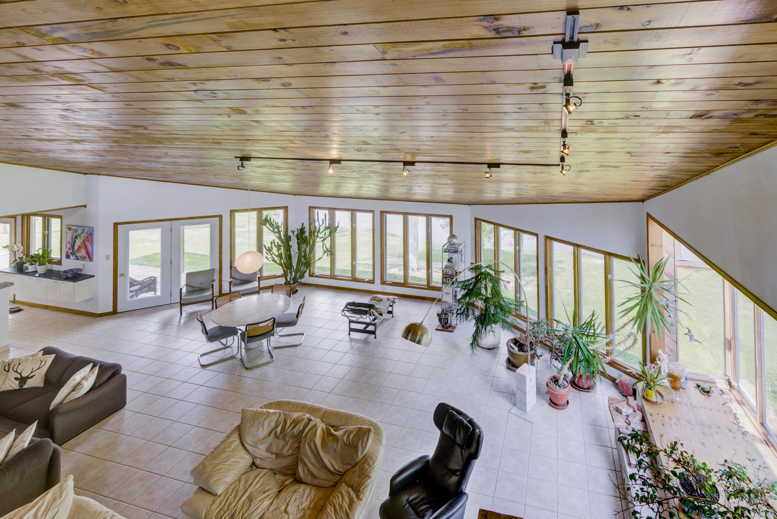 592 Lyndhurst-44.JPG