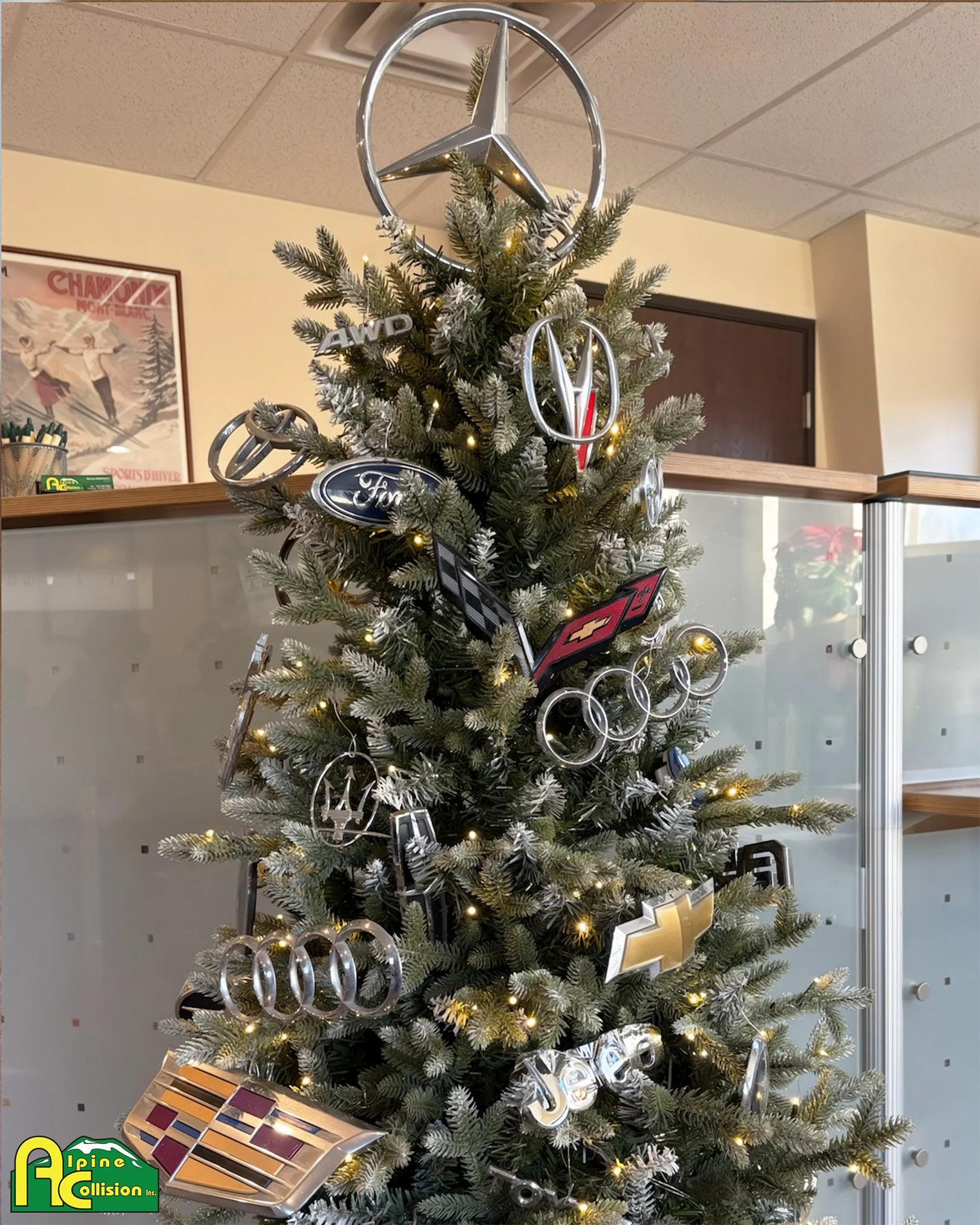 Bruno had some fun decorating this year! Stop by our office on Marmot Lane to get the full view of our Christmas tree 🎄 

#eagleco #eaglecounty #eaglecolorado #81631
#vailco #vailcolorado
#avonco #edwardsco #edwardscolorado