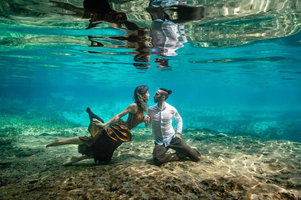 underwater-couple-2.jpg