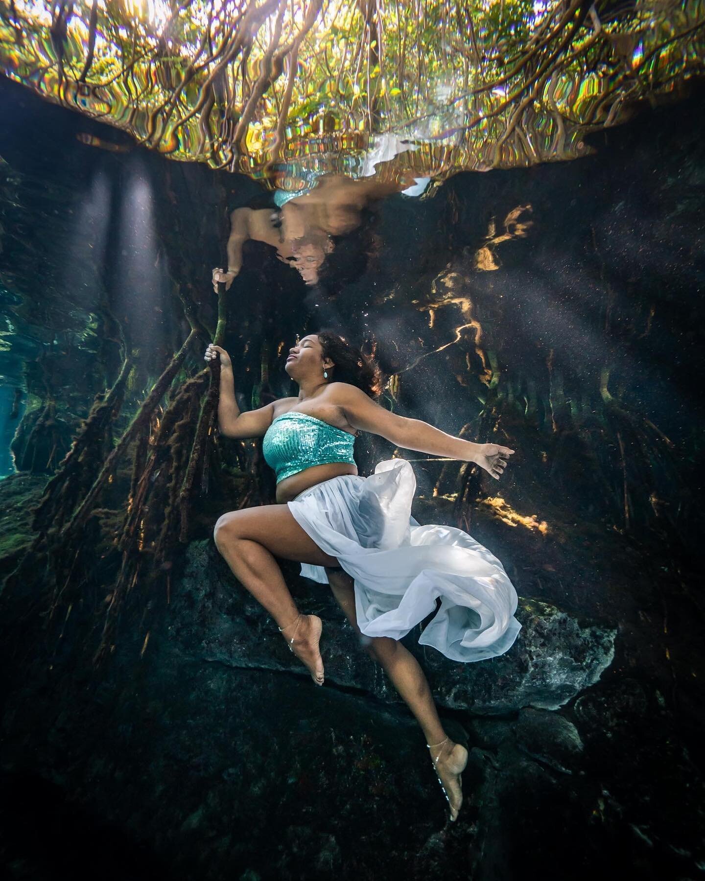&quot;This world is but a canvas to our imagination&rdquo;⁠
-Henry David Thoreau⁠-⁠
⁠
Let your imagination run wild. ✨⁠
⁠
This wonderful day⁠ created some truly beautiful photos. 🤍⁠

⁠
Check out my website to learn more about my underwater portraits