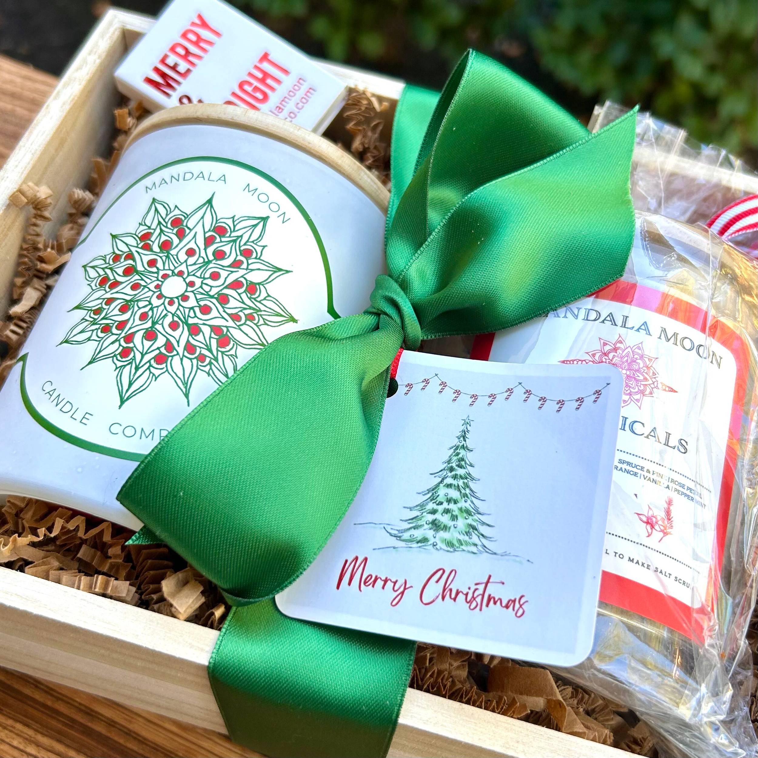 GIFT SET - 'CHRISTMAS FOREST' CANDLE + BOTANICAL BATH SALTS