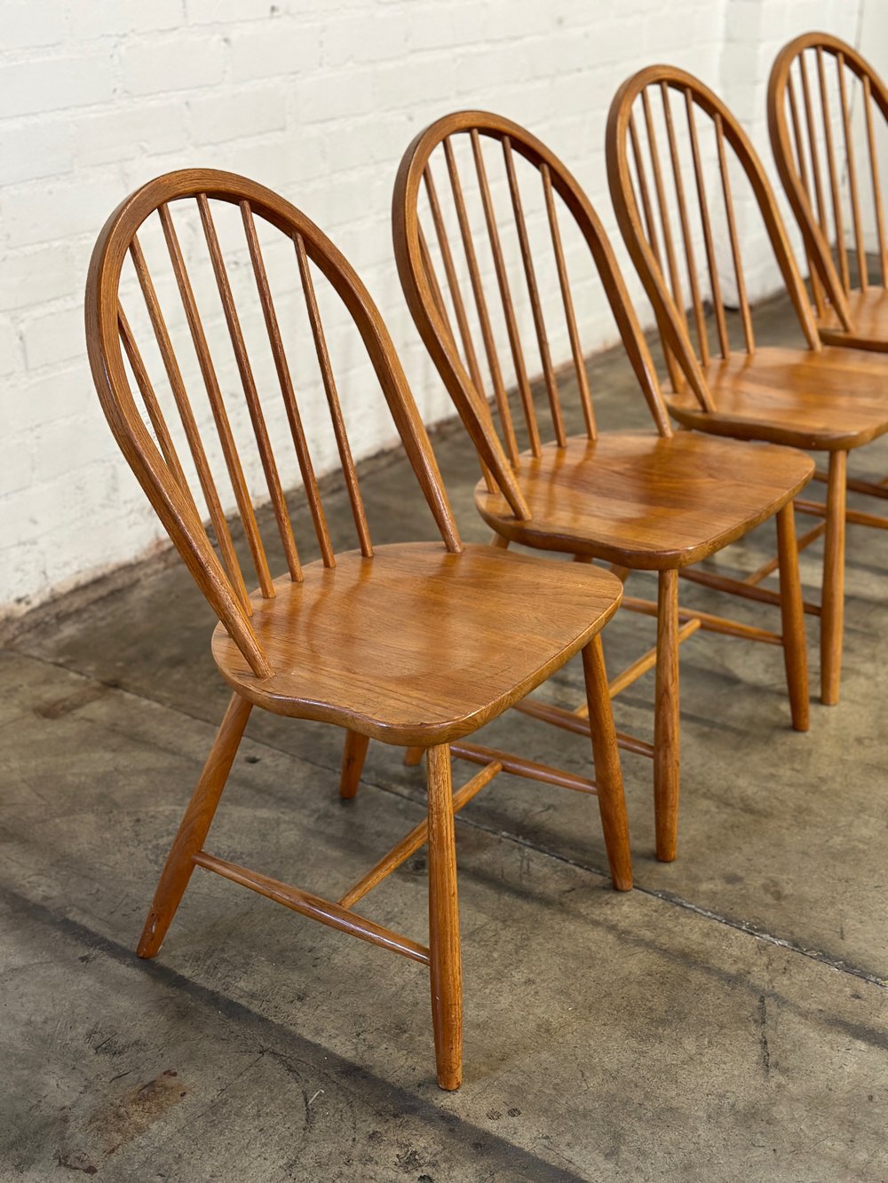 Vintage spindle chairs discount
