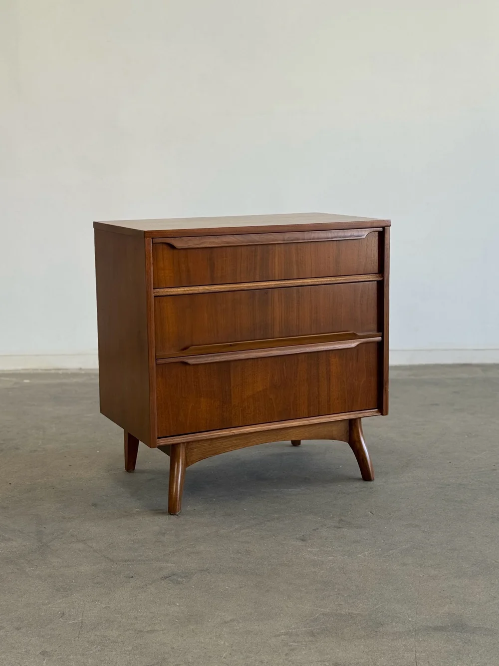 Kroehler Chest of Drawers  VINTAGE ON POINT
