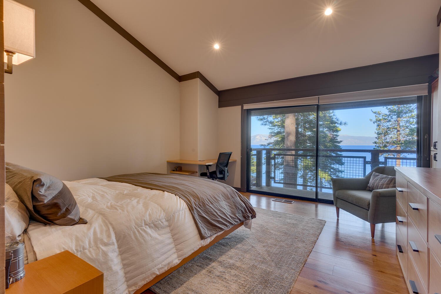 3600 N Lake Blvd 28 Tahoe City-large-014-020-Primary Bedroom Ensuite-1500x1000-72dpi.jpg