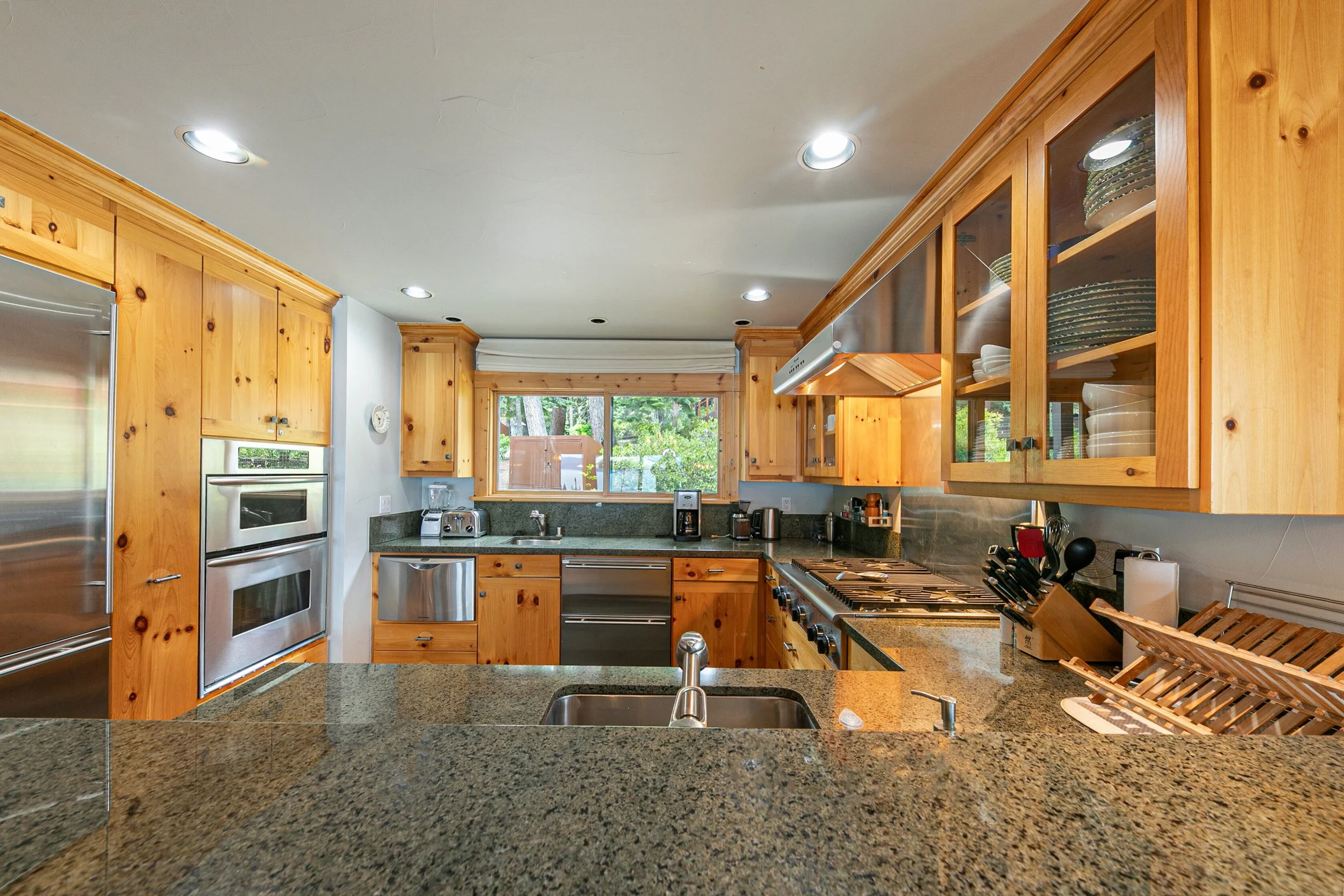 3600 N Lake Blvd Apt 38 Tahoe-print-007-008-Interior-3361x2241-300dpi.jpg
