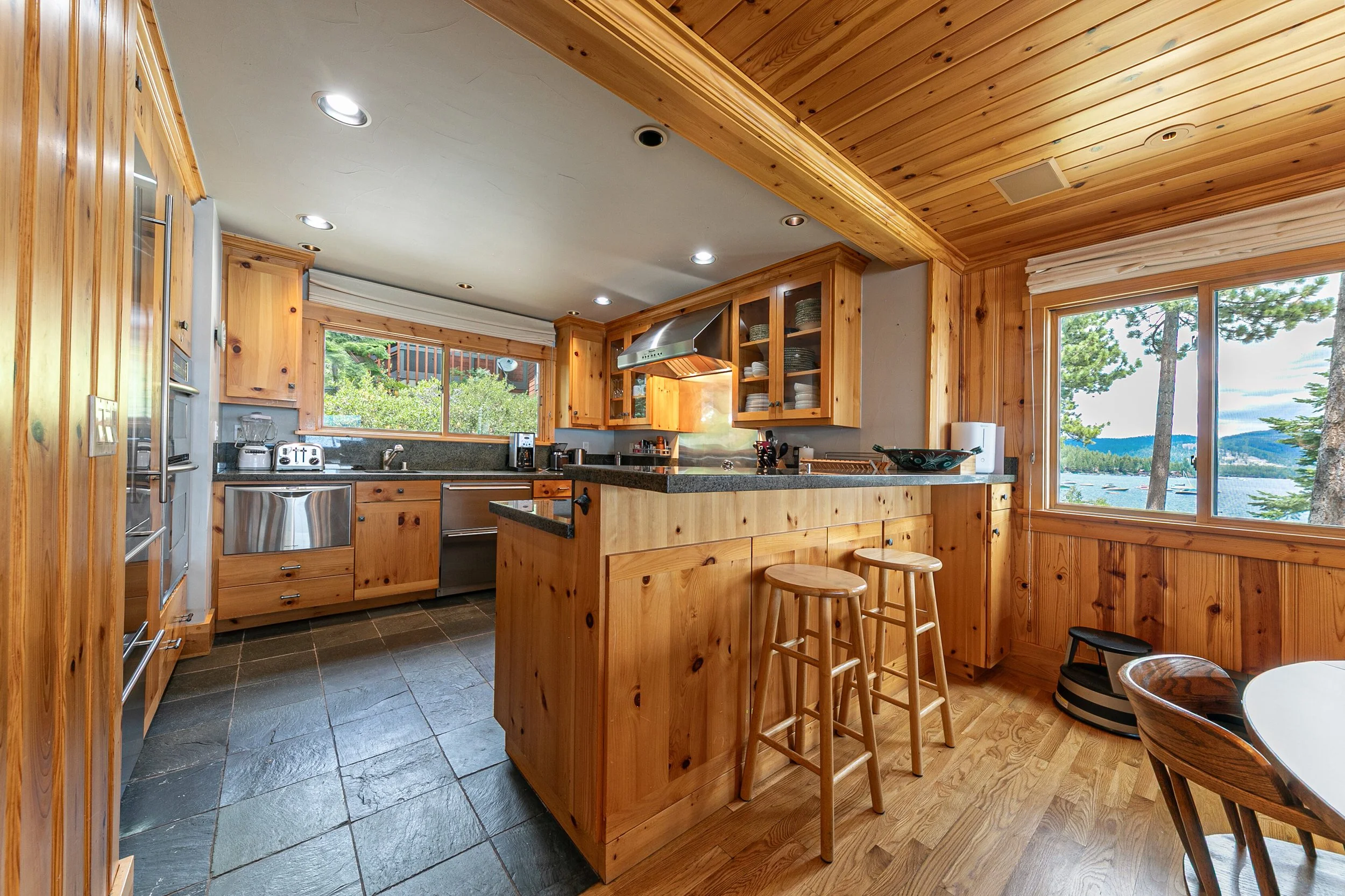 3600 N Lake Blvd Apt 38 Tahoe-print-010-007-Interior-3361x2240-300dpi.jpg