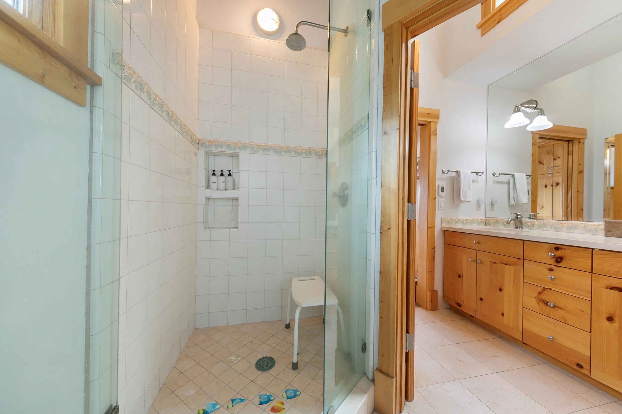 3600 N Lake Blvd Apt 38 Tahoe-print-031-021-Interior-3361x2240-300dpi.jpg