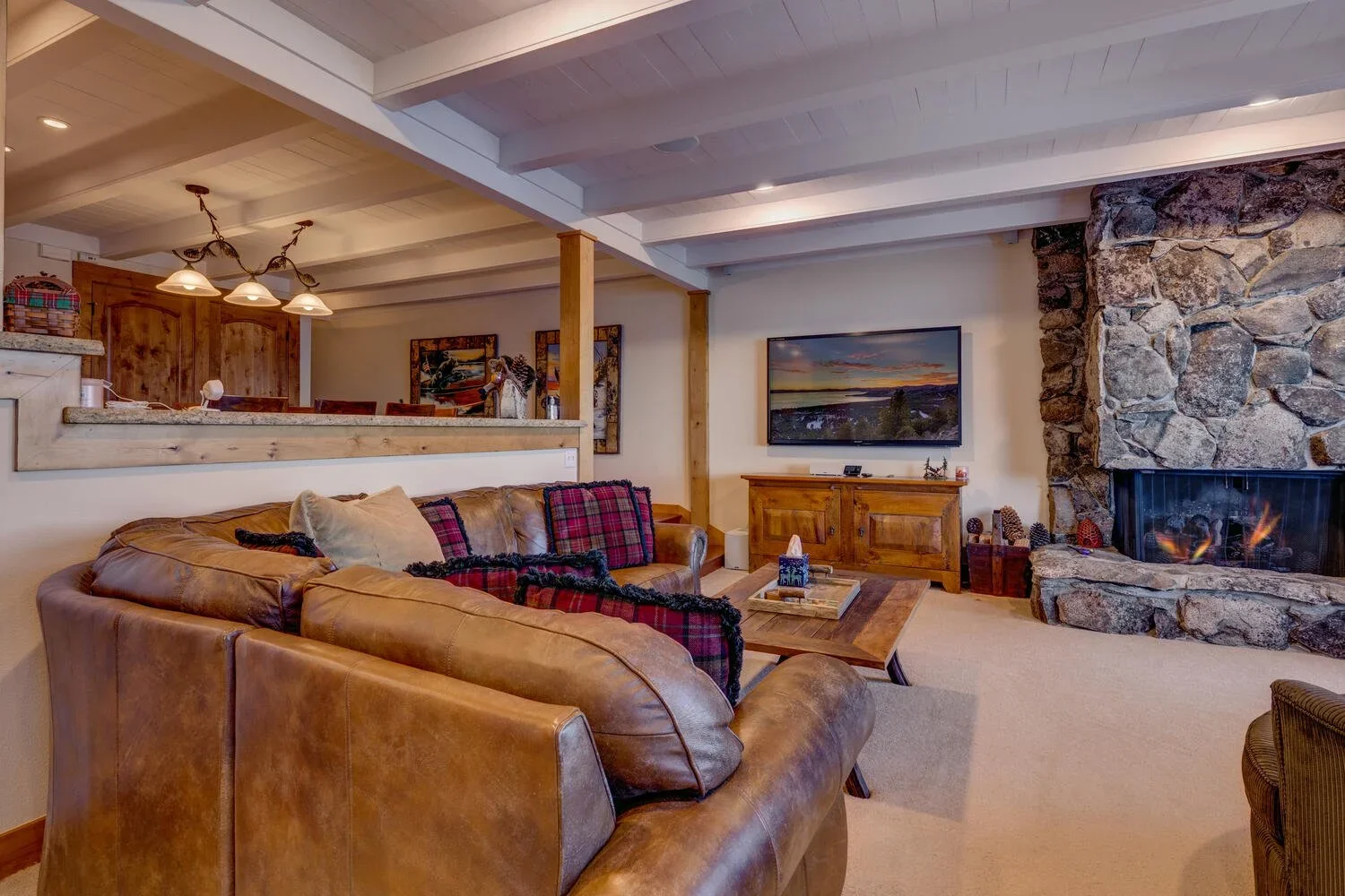 3600+N+Lake+Blvd+112+Tahoe-large-003-005-Living+Room-1500x1000-72dpi.webp
