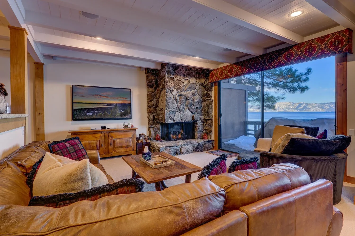 3600+N+Lake+Blvd+112+Tahoe-large-002-002-Living+Room-1500x1000-72dpi.webp