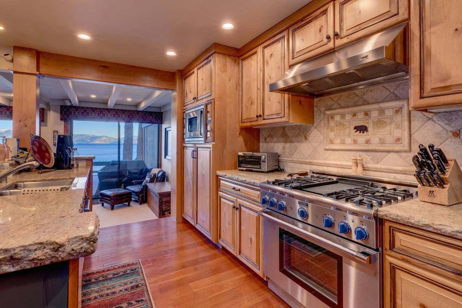 3600+N+Lake+Blvd+112+Tahoe-large-006-003-Kitchen-1500x1000-72dpi.webp