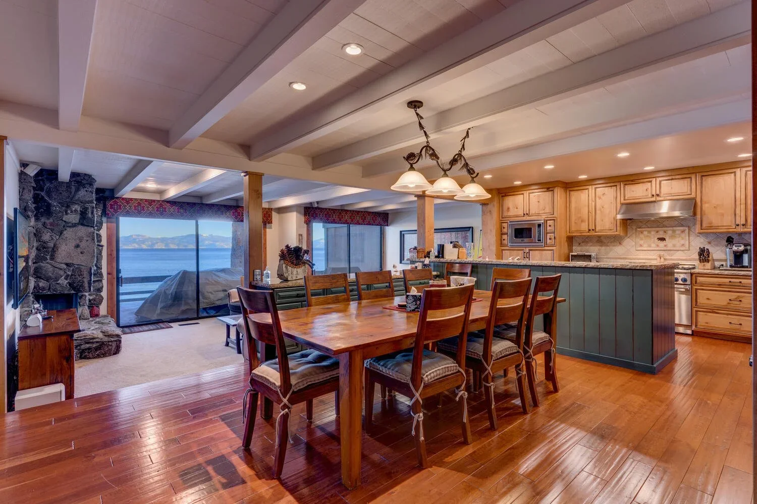 3600+N+Lake+Blvd+112+Tahoe-large-009-008-Dining+Room-1500x1000-72dpi.webp