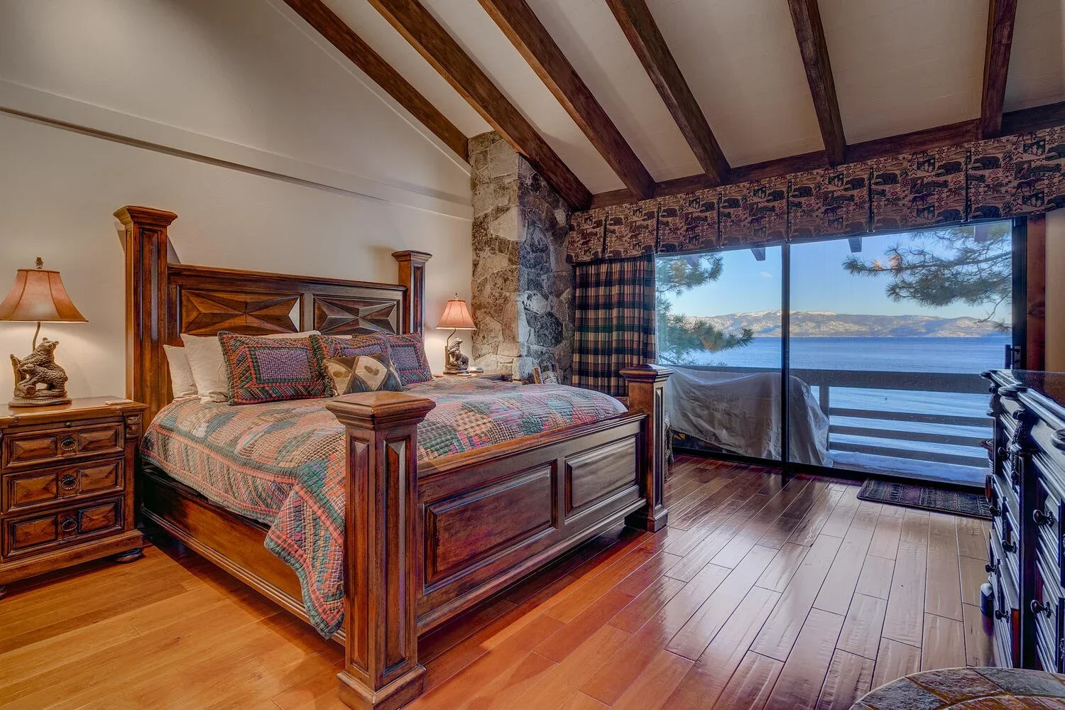 3600+N+Lake+Blvd+112+Tahoe-large-011-012-Primary+Bedroom+En+suite-1500x1000-72dpi.webp