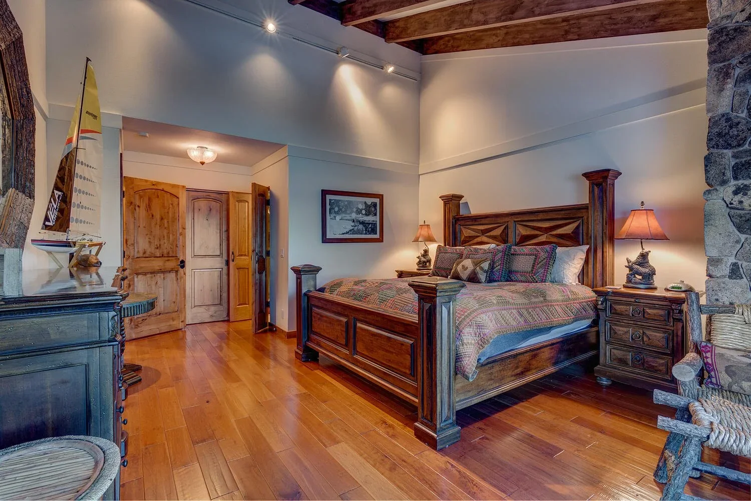 3600+N+Lake+Blvd+112+Tahoe-large-012-011-Primary+Bedroom+En+suite-1500x1000-72dpi.webp