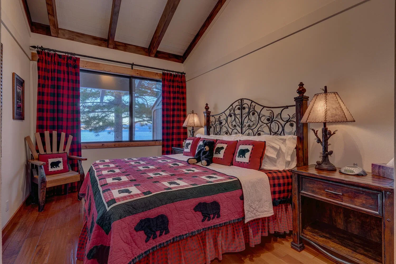 3600+N+Lake+Blvd+112+Tahoe-large-015-015-Bedroom-1500x1000-72dpi.webp