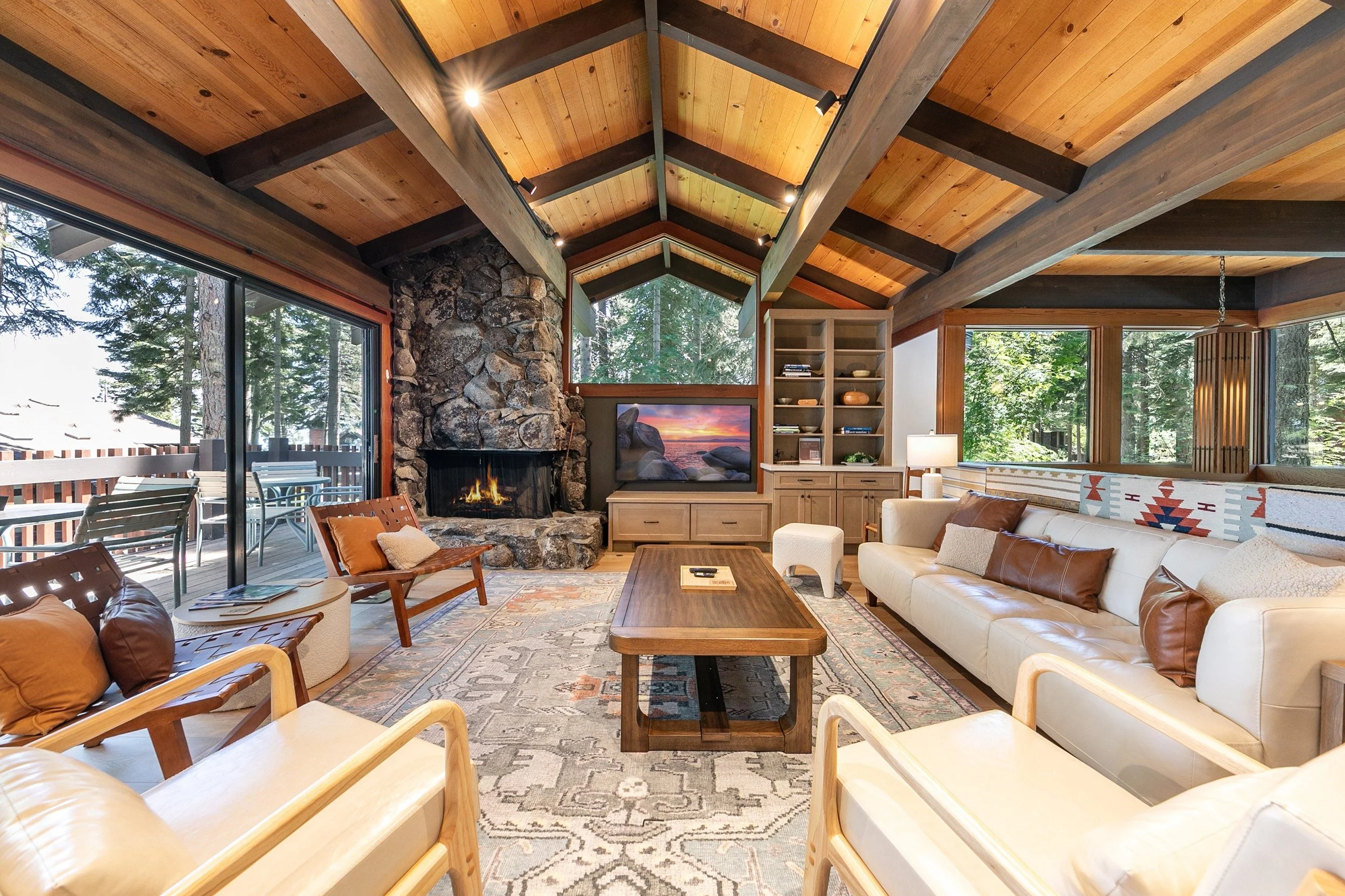 008-020-Interior-3361x2241.jpg