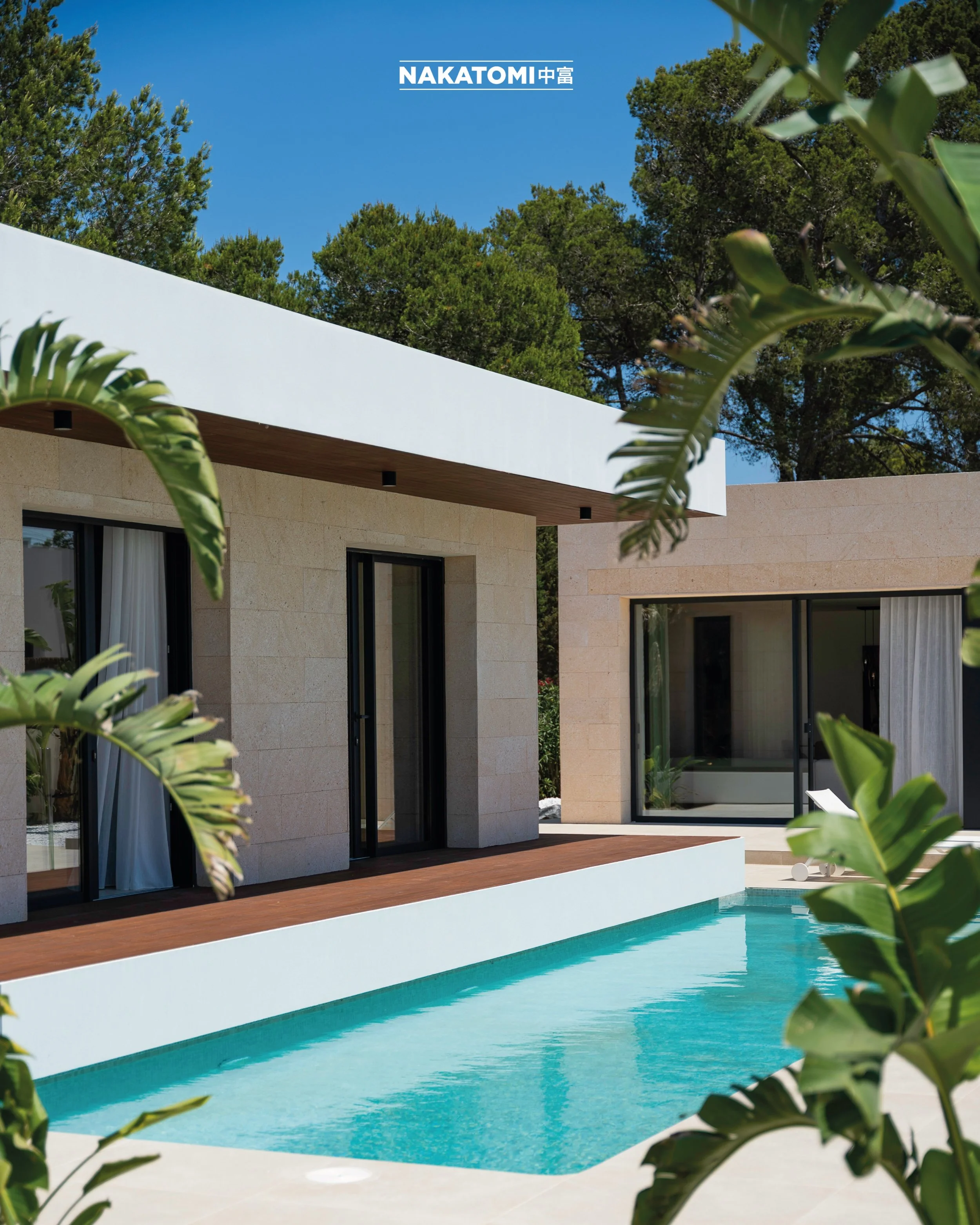 PORT D&rsquo; ES TORRENT | Obra Nueva. #arquitectura: @nakatomi.arquitectura

CONTINUIDAD ENTRE ARQUITECTURA Y PAISAJE

La composici&oacute;n de la vivienda se desarrolla a trav&eacute;s de distintos cuerpos arquitect&oacute;nicos que se relacionan e