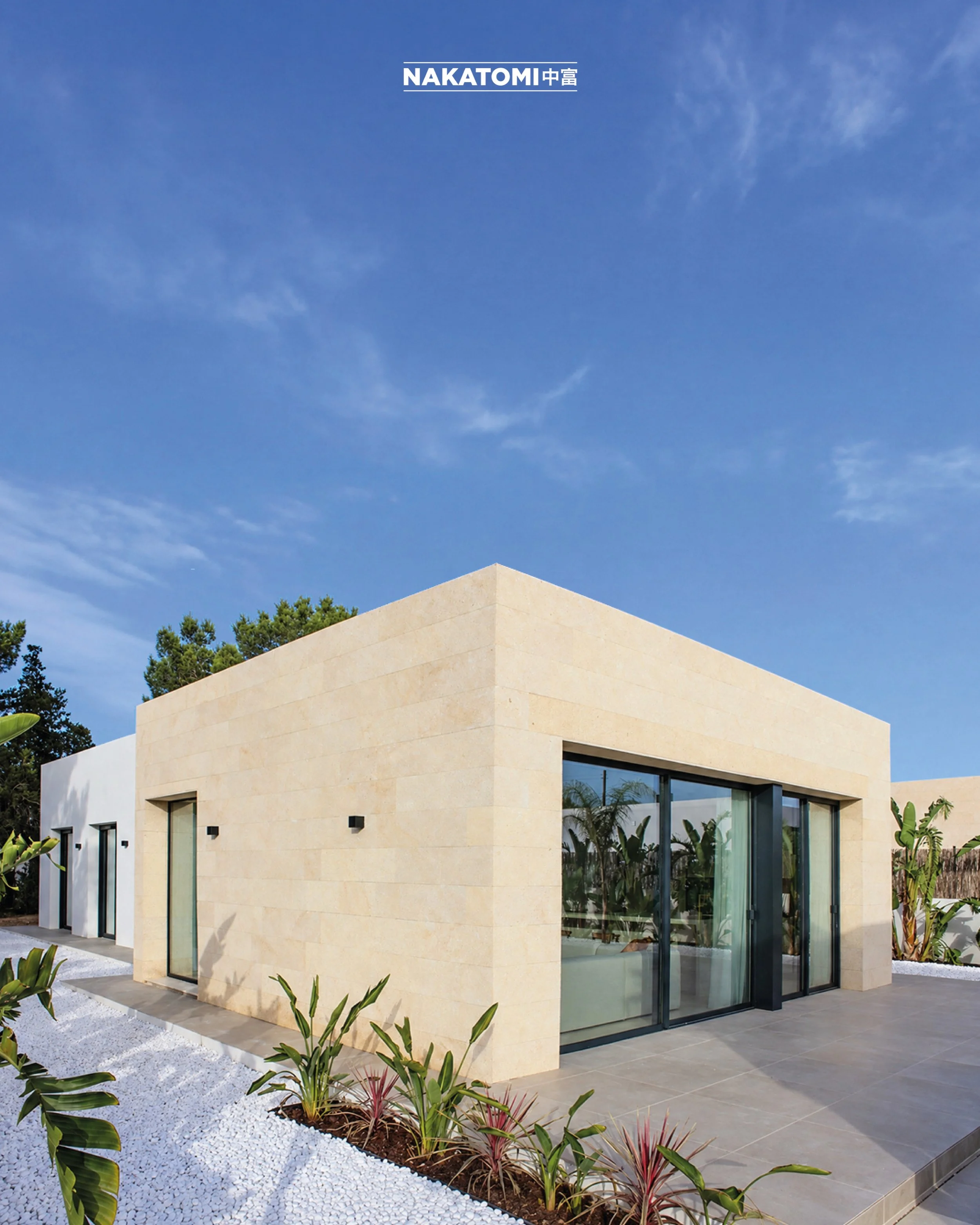 PORT D&rsquo; ES TORRENT | Obra Nueva. #arquitectura: @nakatomi.arquitectura

MATERIALES QUE DEFINEN EL VOLUMEN

La materialidad del proyecto se entiende como una herramienta para definir la arquitectura. La piedra mar&eacute;s aporta masa, textura y