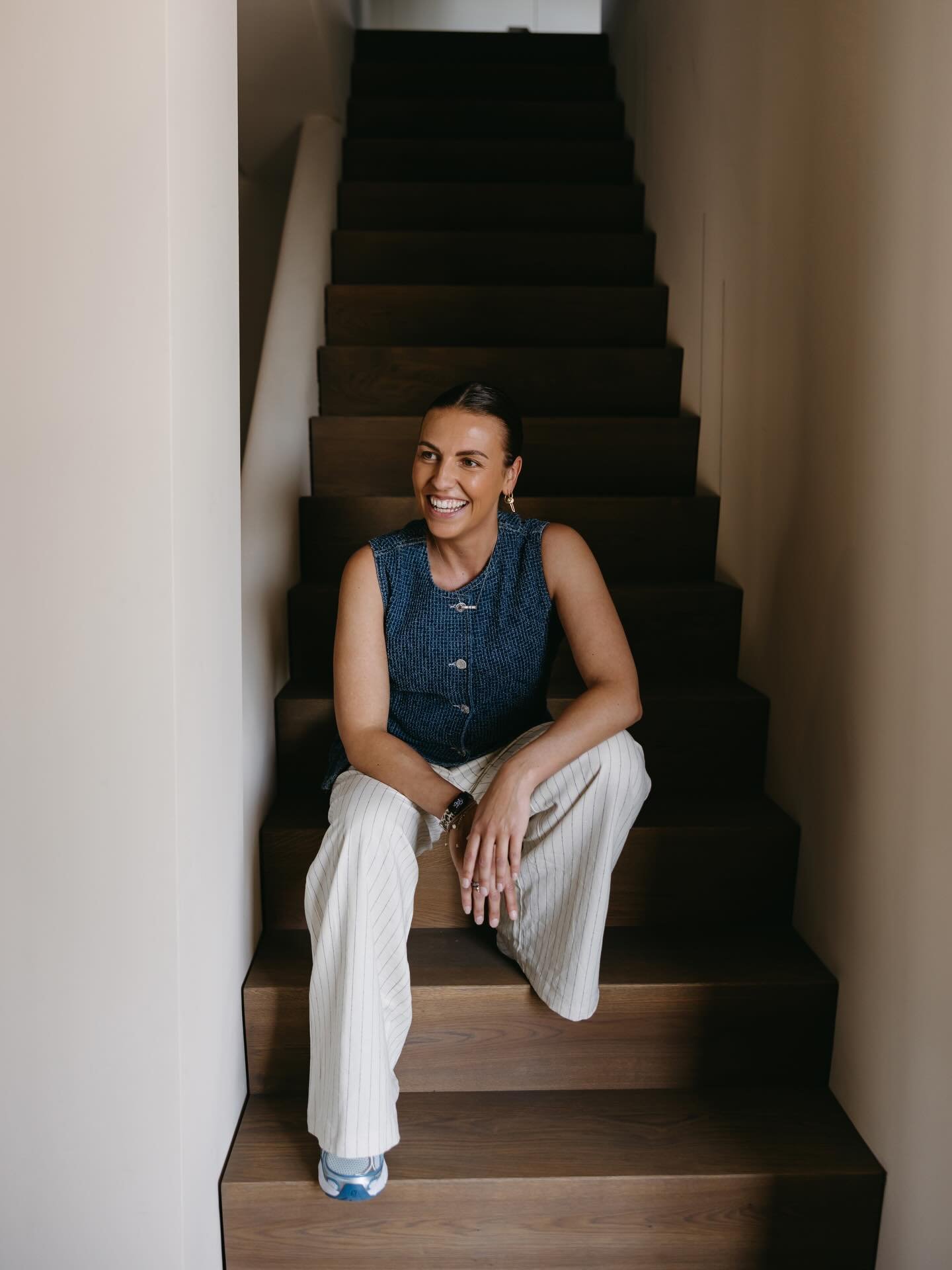 | ABOUT

Interieurstudio Studio Djoy is opgericht door Bianca Neeskens. Bij Studio Djoy draait alles om het ontwerpen, adviseren en stylen van interieurs waarin rust, balans en karakter samenkomen &ndash; volledig afgestemd op jouw persoonlijkheid en