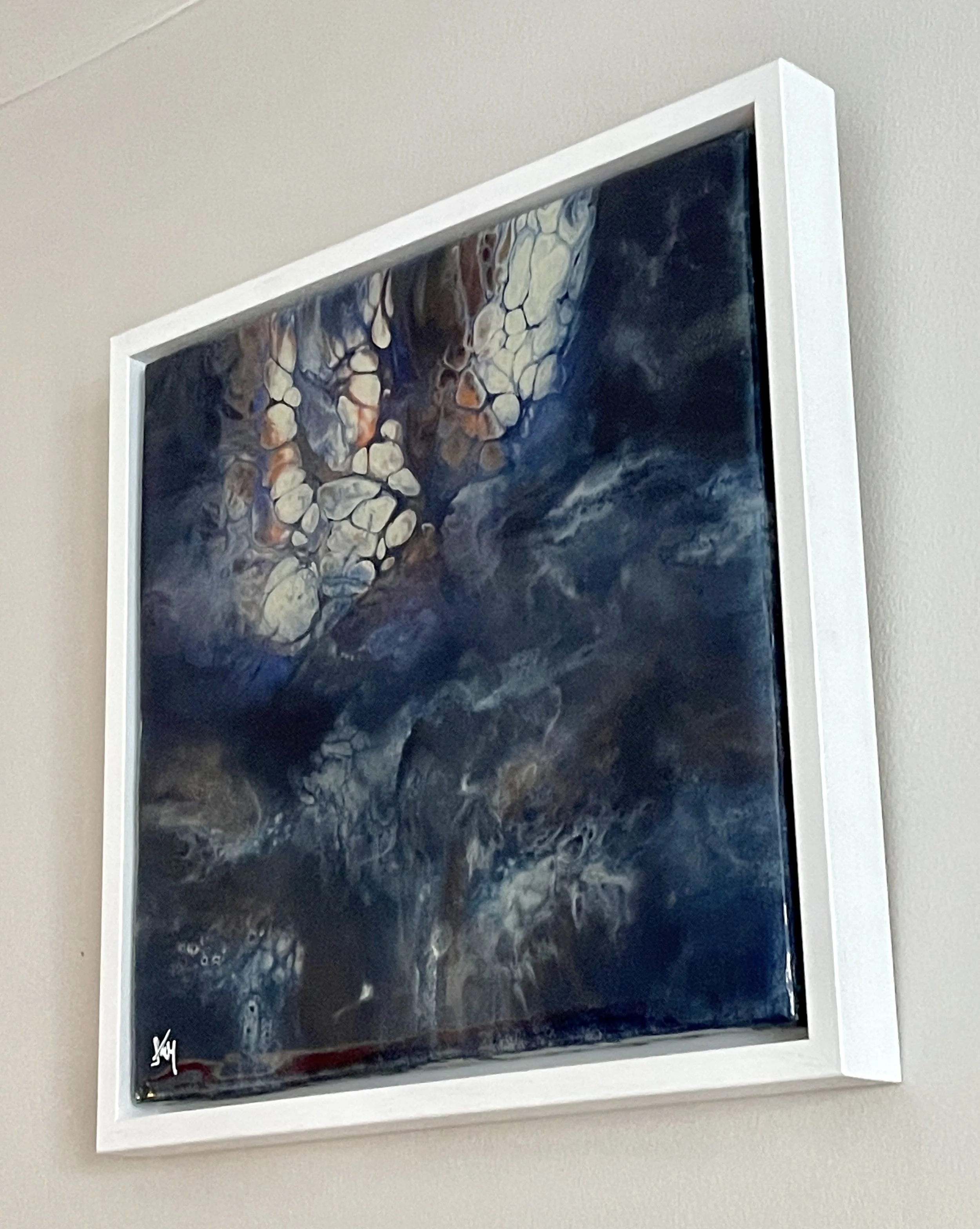 Between Worlds - Inside - Side left.JPG