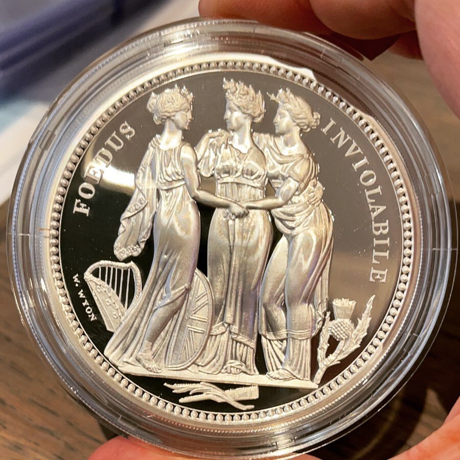 The 5oz Three Graces #numismatic #numismatics