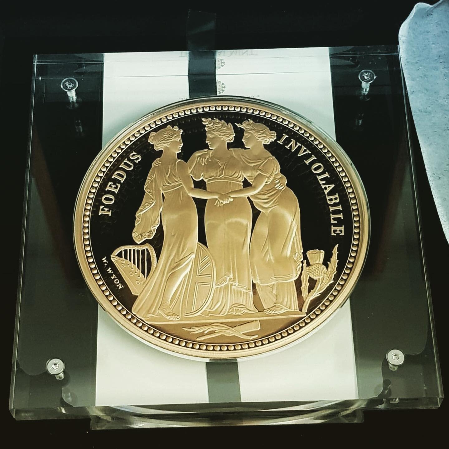 The 2kg Three Graces Gold #goldporn #numismatics #goldcoins