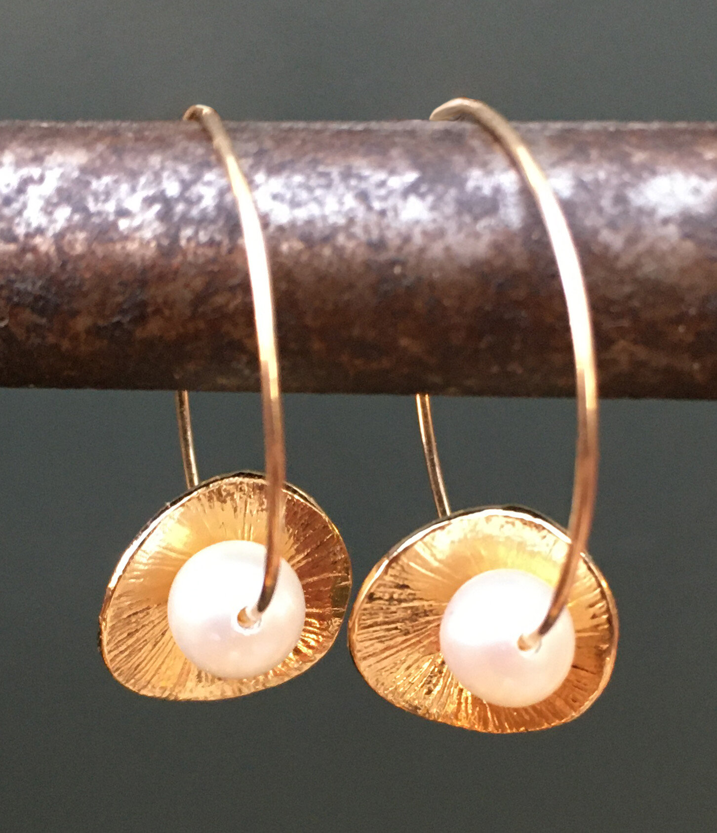 Gold Pearl Earings_01B.jpg