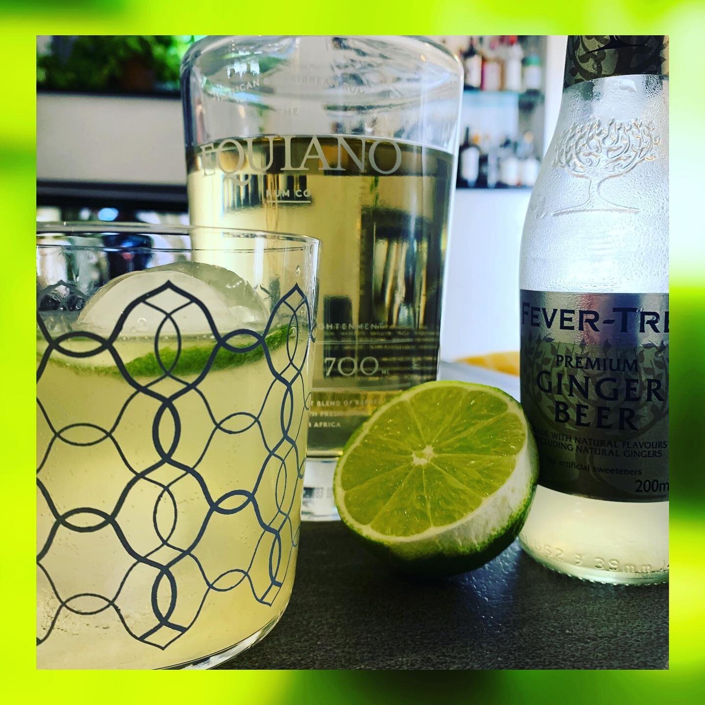 Beh beh che dire&hellip; anche un impedito totale della mixology pu&ograve; fare un ottimo cocktail domestico: 
- Equiano Light 
- Ginger beer 
- Lime 
- ghiaccio 

E siamo al top! Veramente eccellente, bilanciato, semplicissimo&hellip; e con ingredi