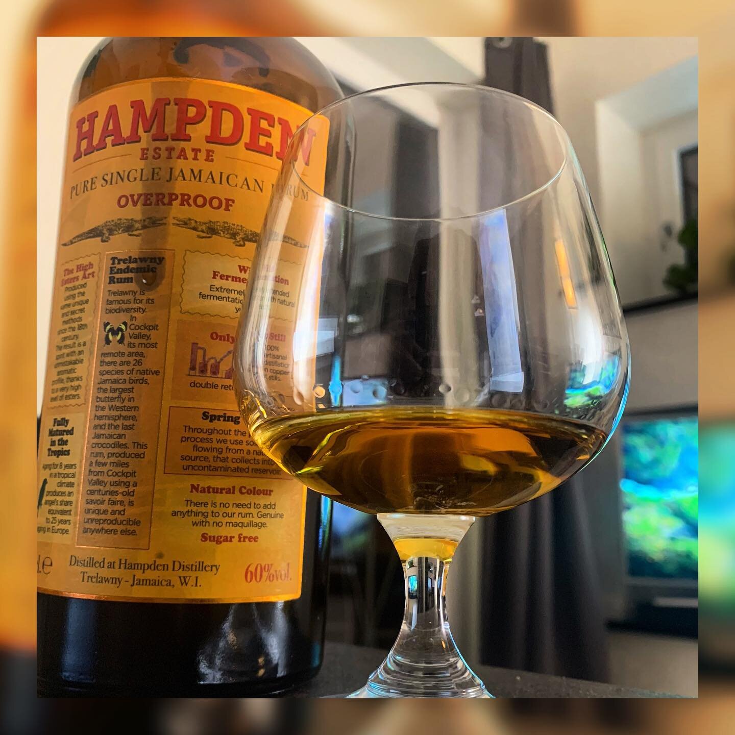 HAMPDEN, la distilleria giamaicana che distilla i rum pi&ugrave; caratterizzati e tosti dell&rsquo;isola: la potete amare, come me, la potete odiare, ma non pu&ograve; lasciare indifferenti. 

Qui la prima release di Hampden Overproof a 60% abv, una 