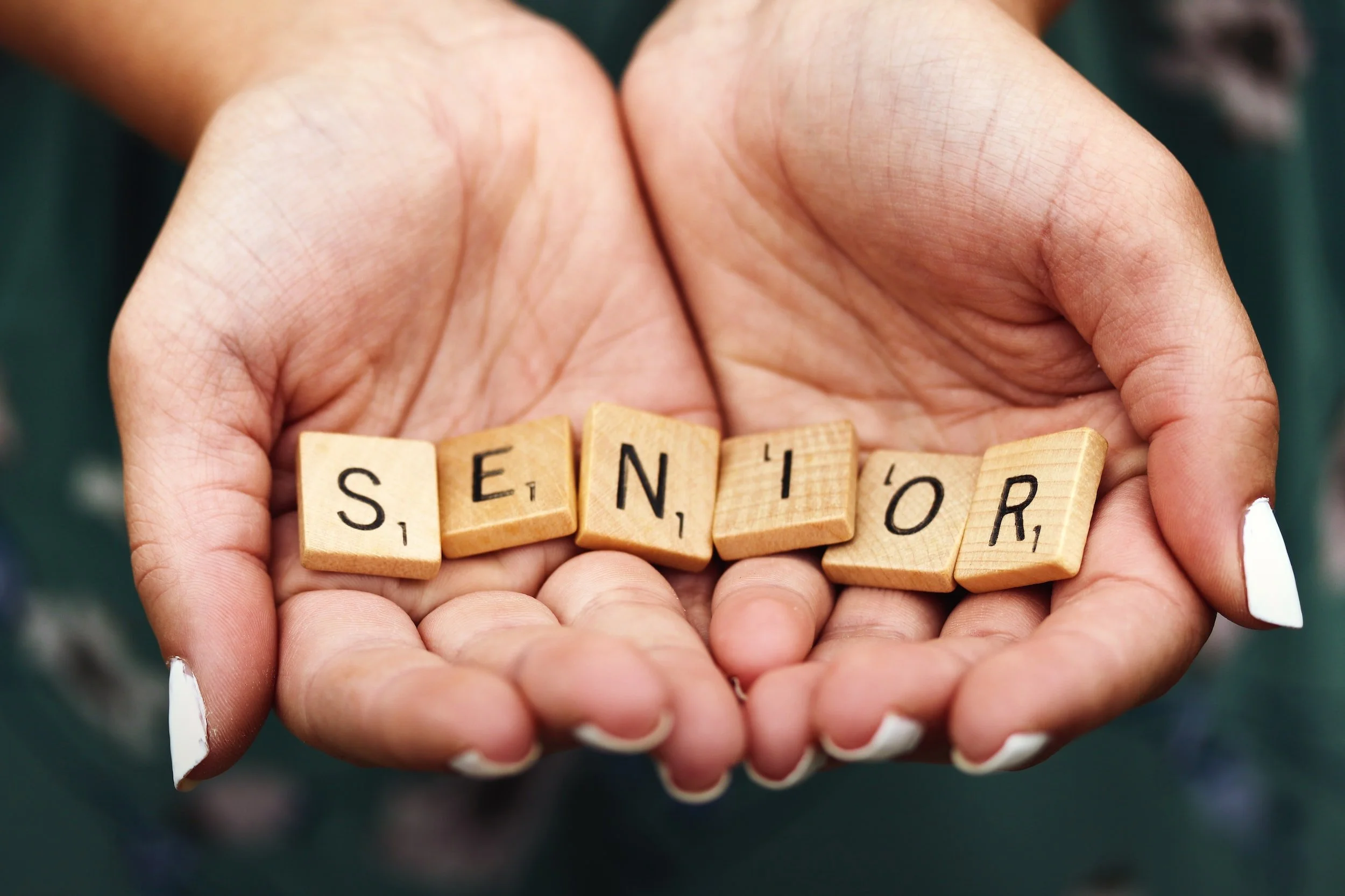6 Go-To Poses for High School Senior Portraits