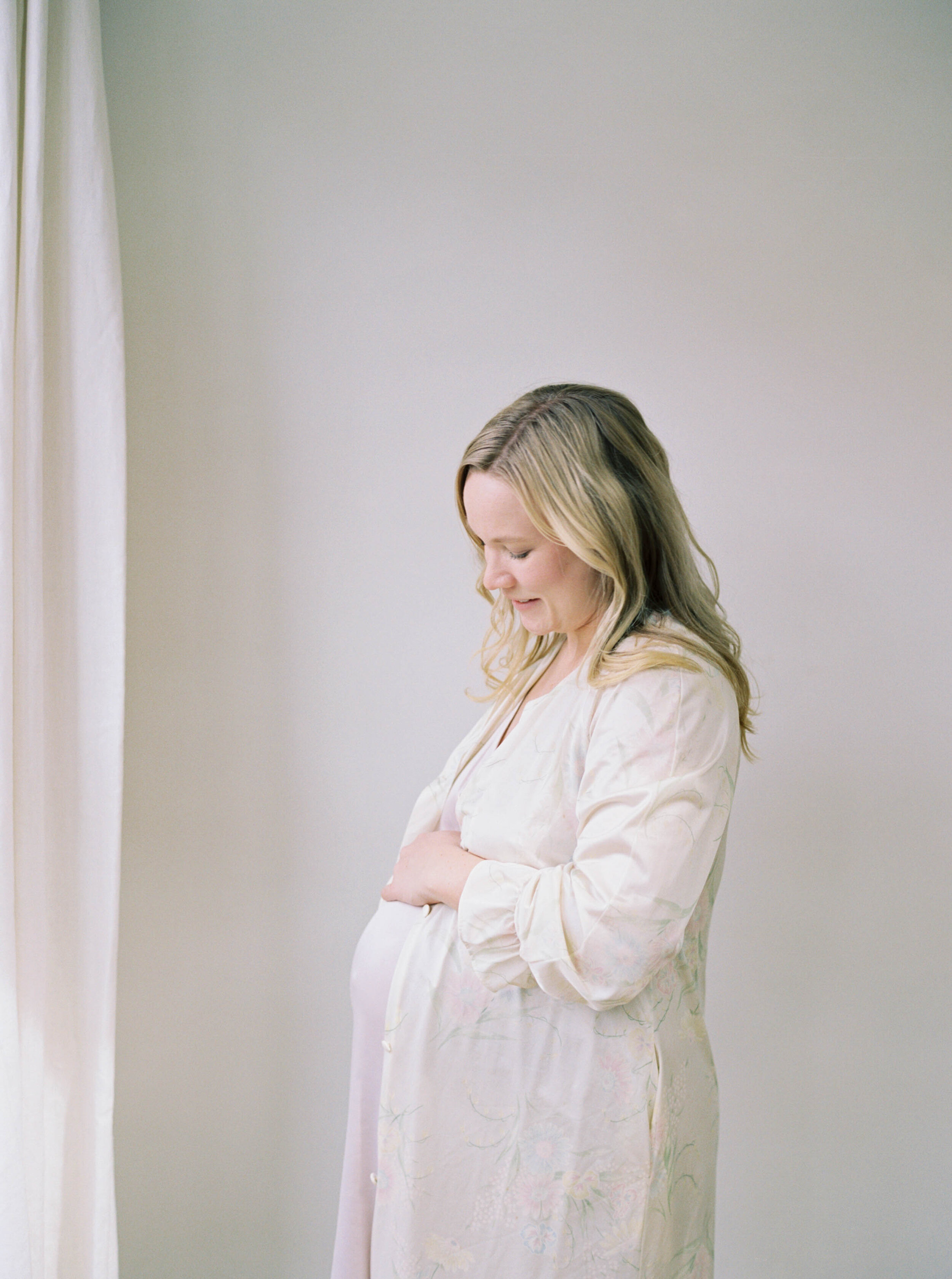 sweet maternity session on film in baltimore, maryland