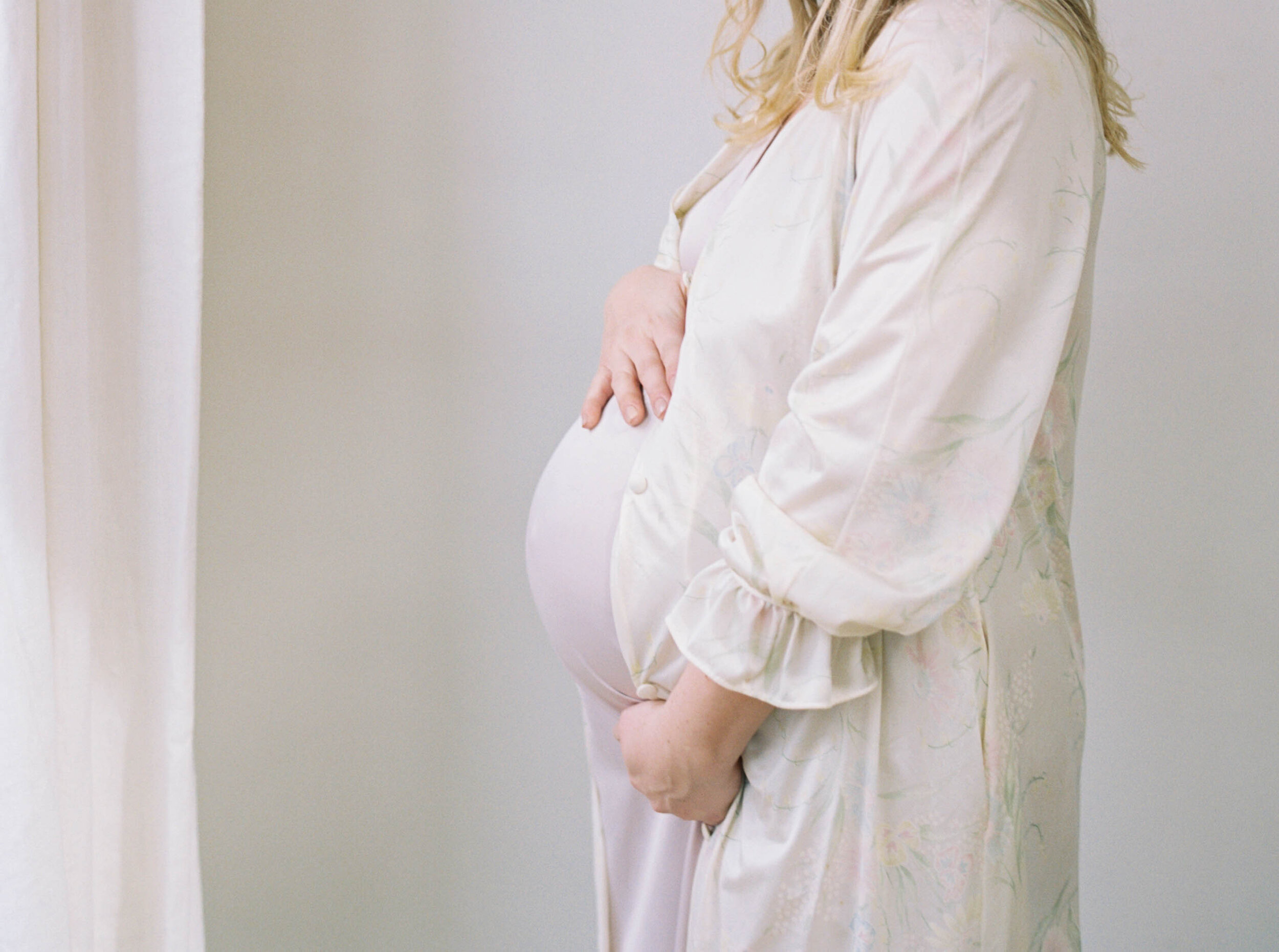 sweet maternity session on film in baltimore, maryland