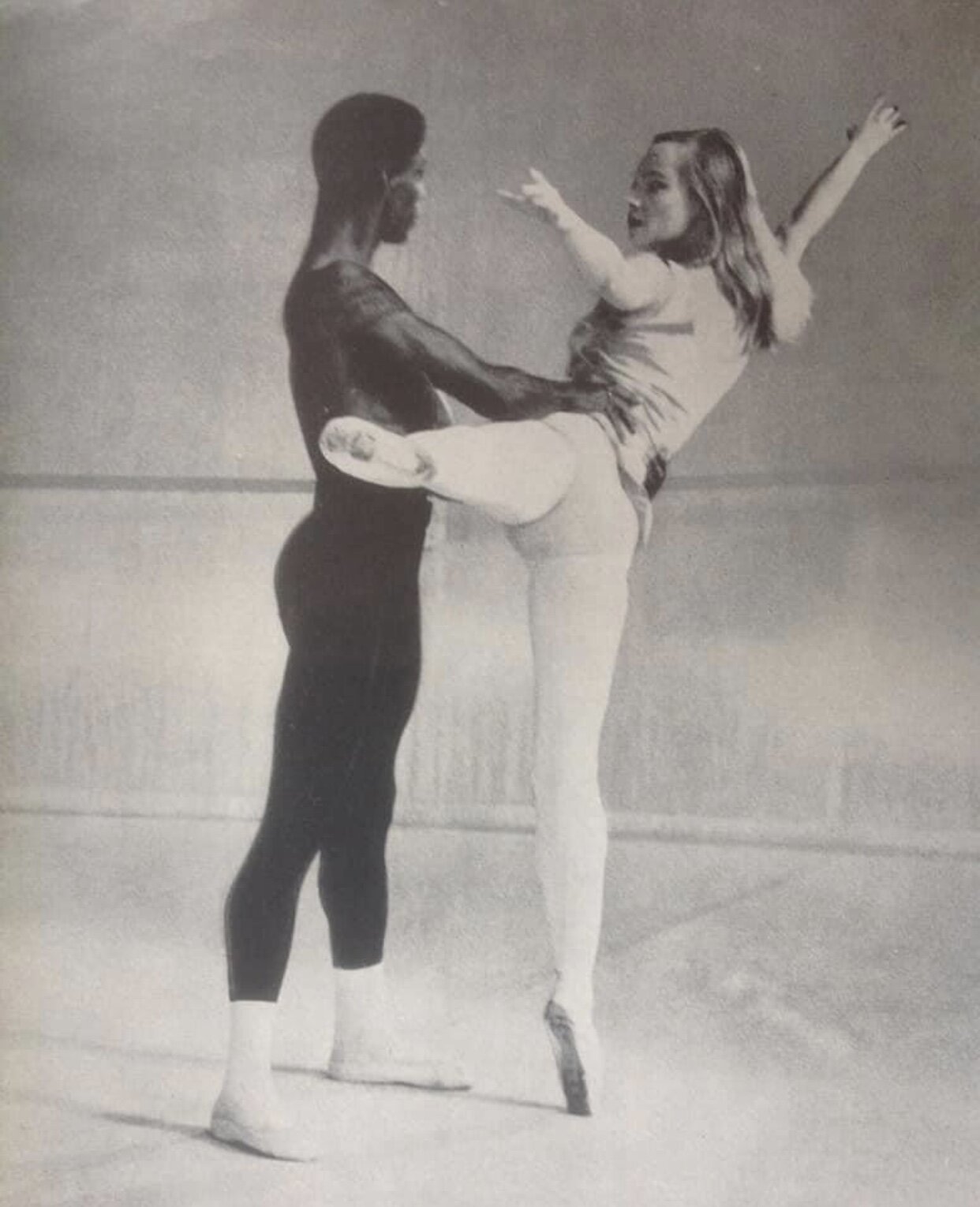 Wilma Curley and John Jones, Ballets USA, 1959, in Jerome Robbins’s “Afternoon of a Faun” (1953).