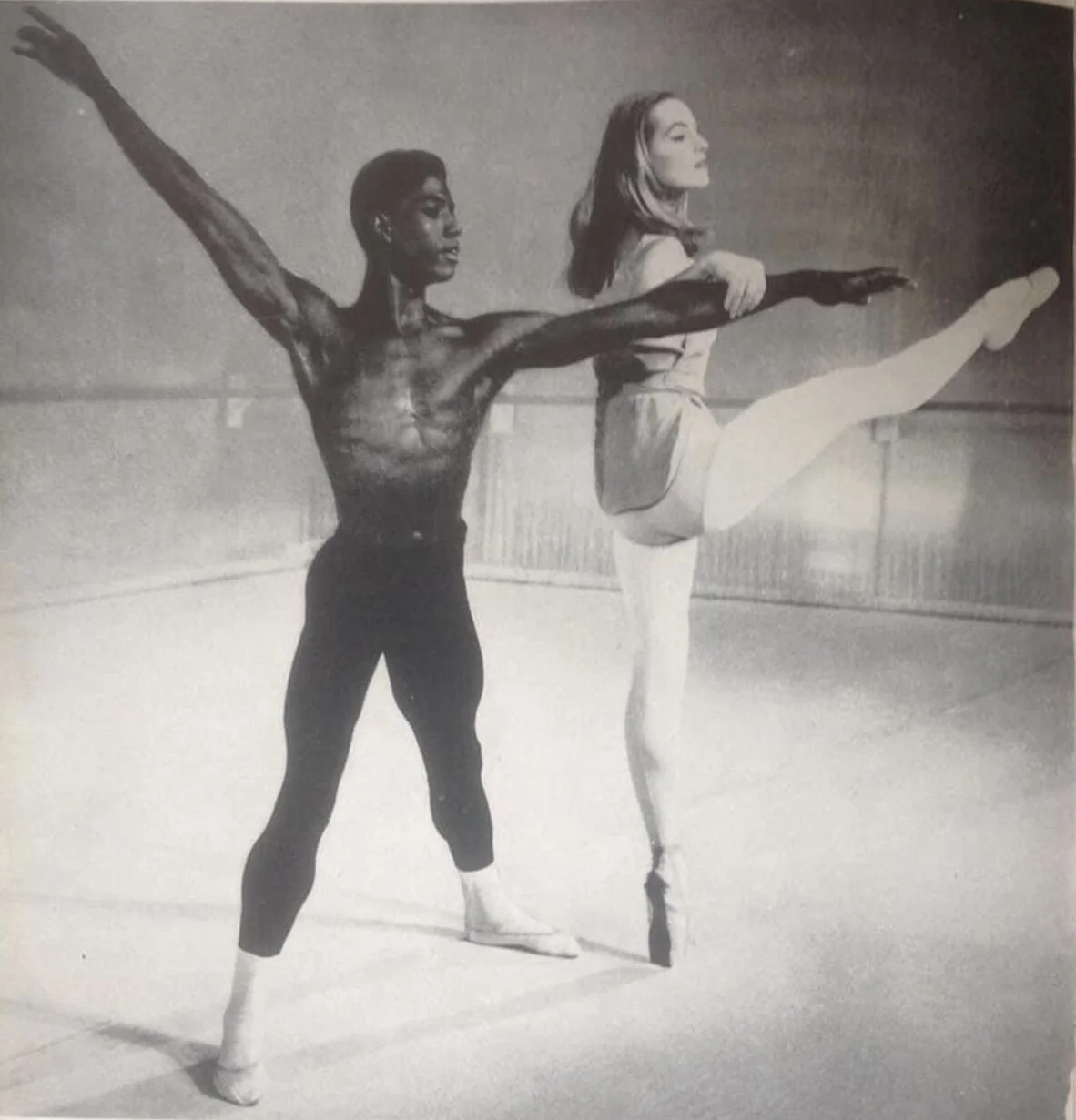 Wilma Curley and John Jones, Ballets USA, 1959, in Jerome Robbins’s “Afternoon of a Faun” (1953).