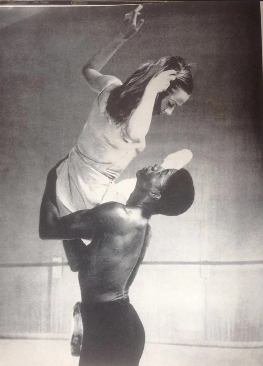 Wilma Curley and John Jones, Ballets USA, 1959, in Jerome Robbins’s “Afternoon of a Faun” (1953).