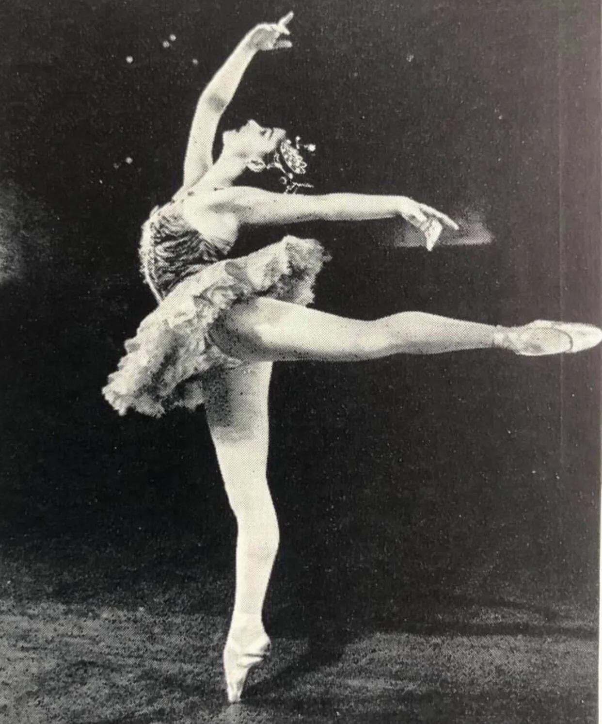 9: Violetta Elvin as Queen of the Waters in Frederick Ashton’s “Homage to the Queen” (1953).