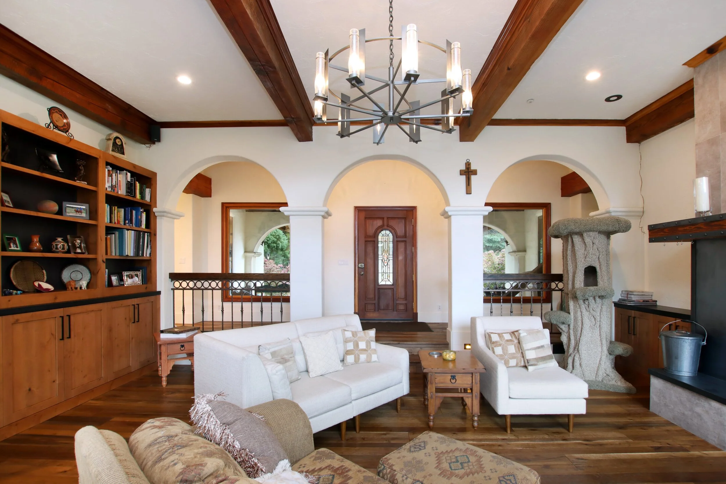 Santa-Cruz-mountains-hideaway-arched-doorway-re.jpg