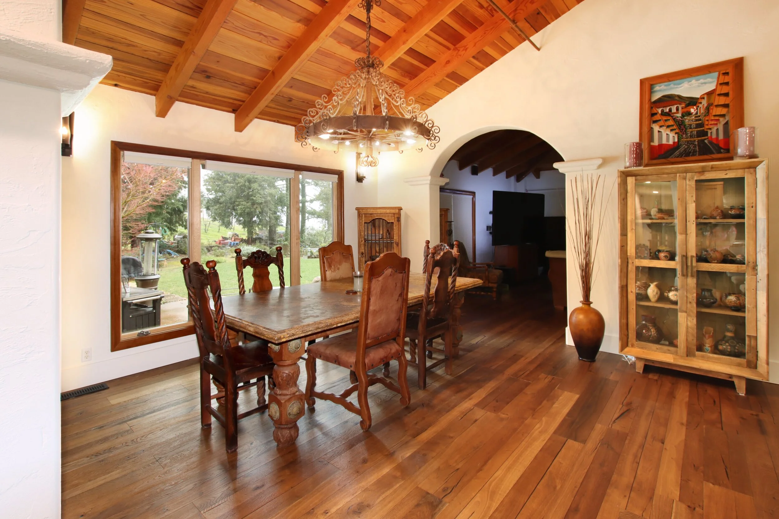 Santa-Cruz-mountains-hideaway-dining-room-with-large-chandelier-re.jpg
