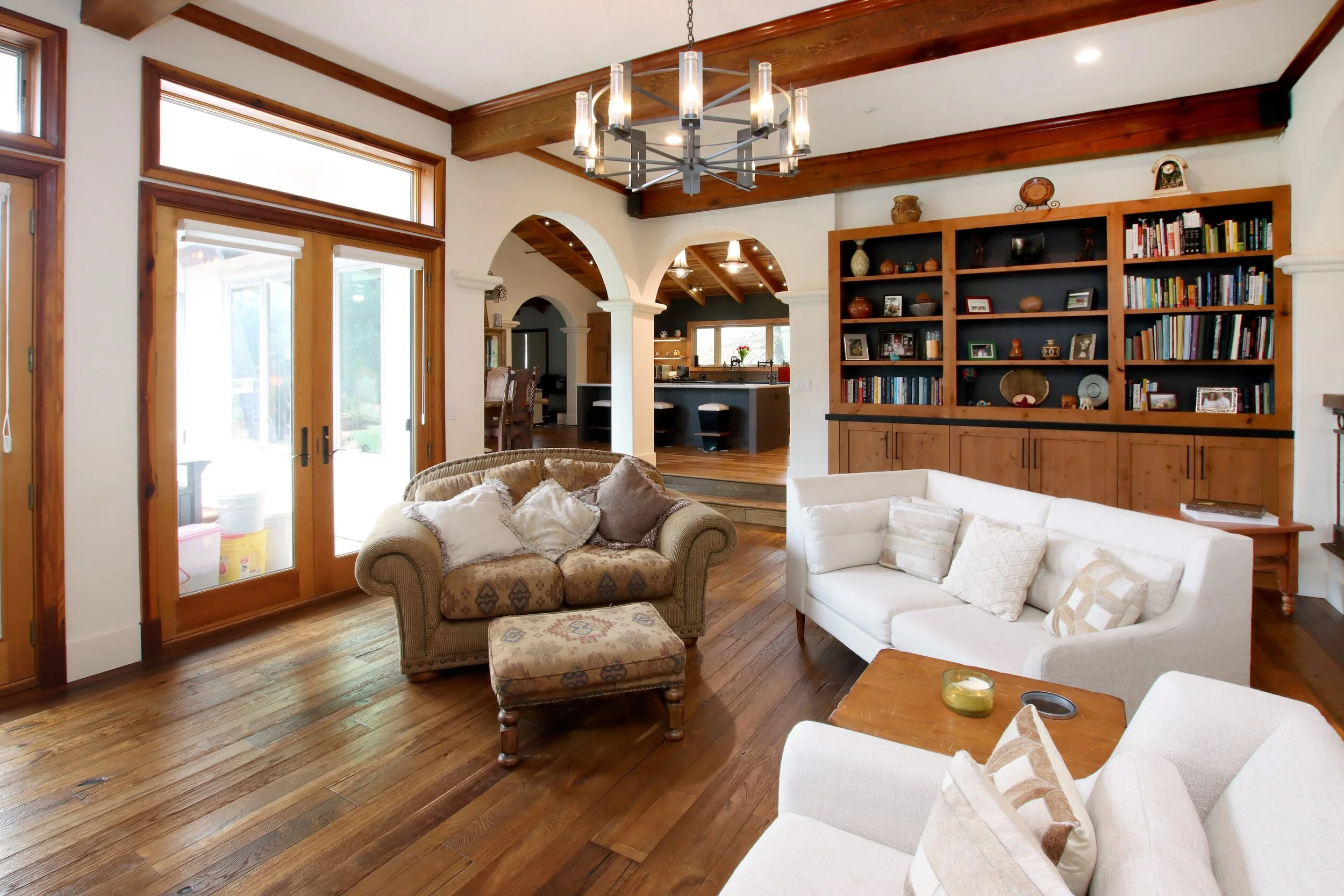 Santa-Cruz-mountains-hideaway-living-room-built-in-library-re.jpg