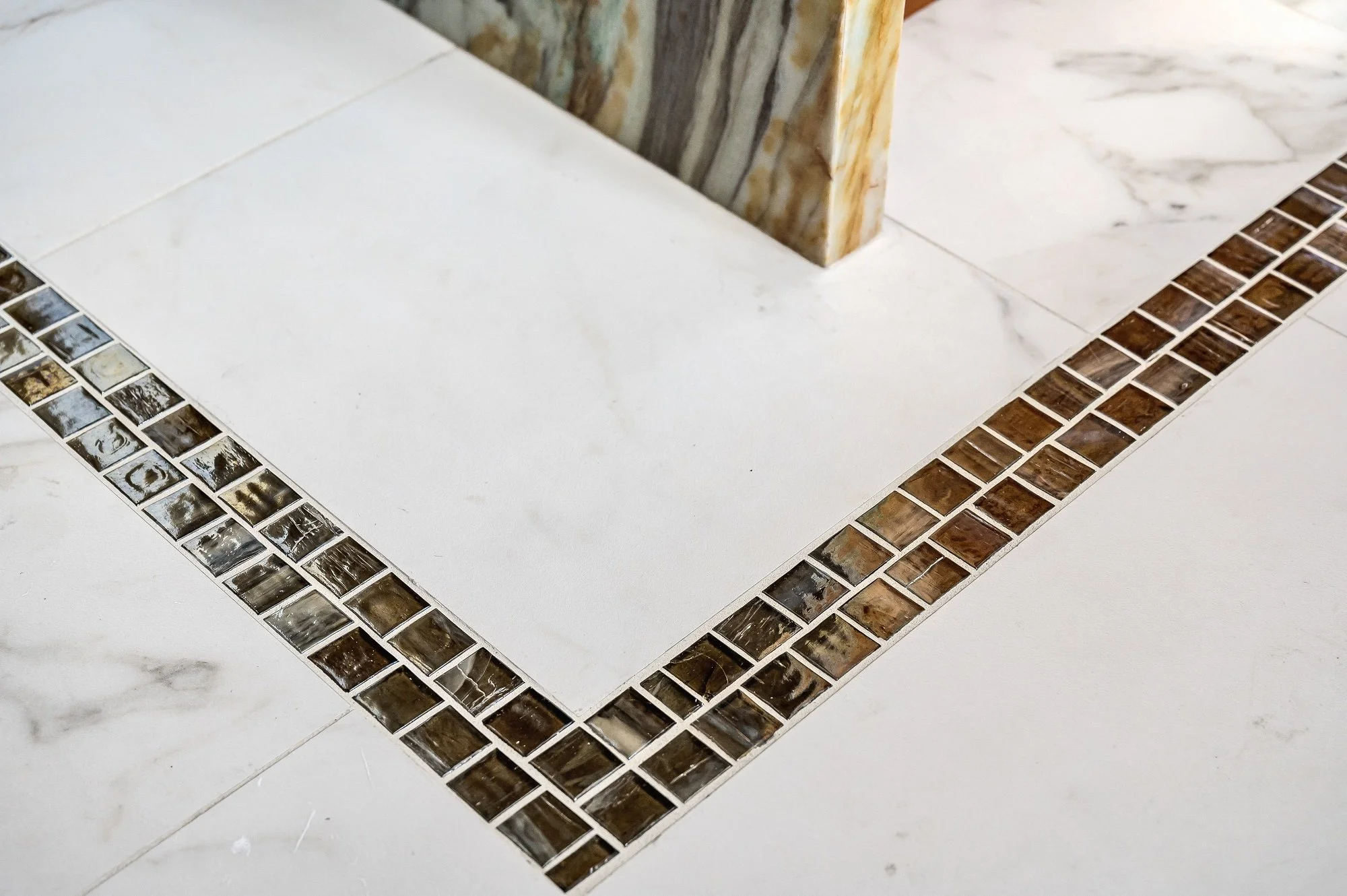 Custom kitchen storage detail in this Santa Cruz condo remodel, featuring wood base cabinetry, open plate display, and a textured tile backsplash designed for everyday use.