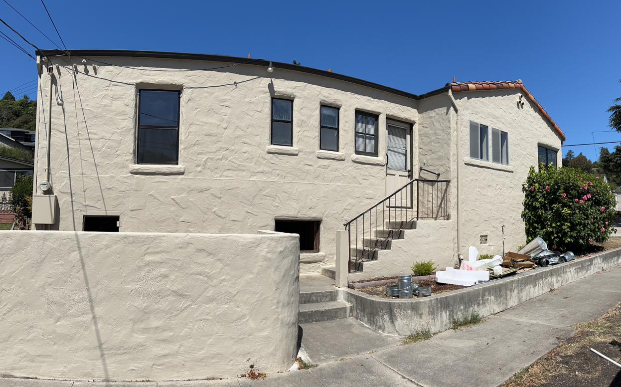 Exterior of a 1940s Santa Cruz home prior to renovation, illustrating remodeling considerations in older coastal properties.