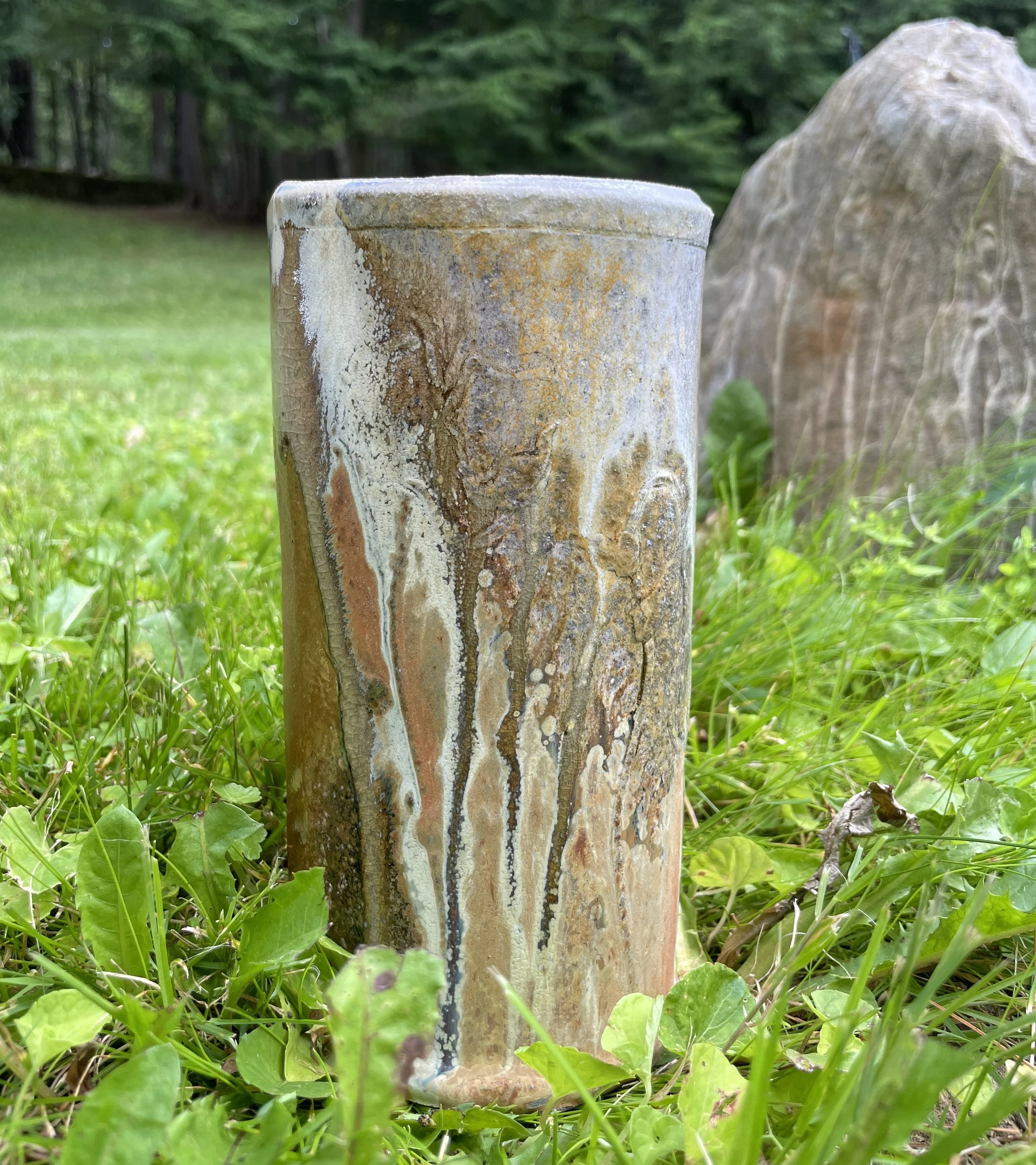 It's a match-up! Glaze colors and patterns on my vase resemble the rock behind