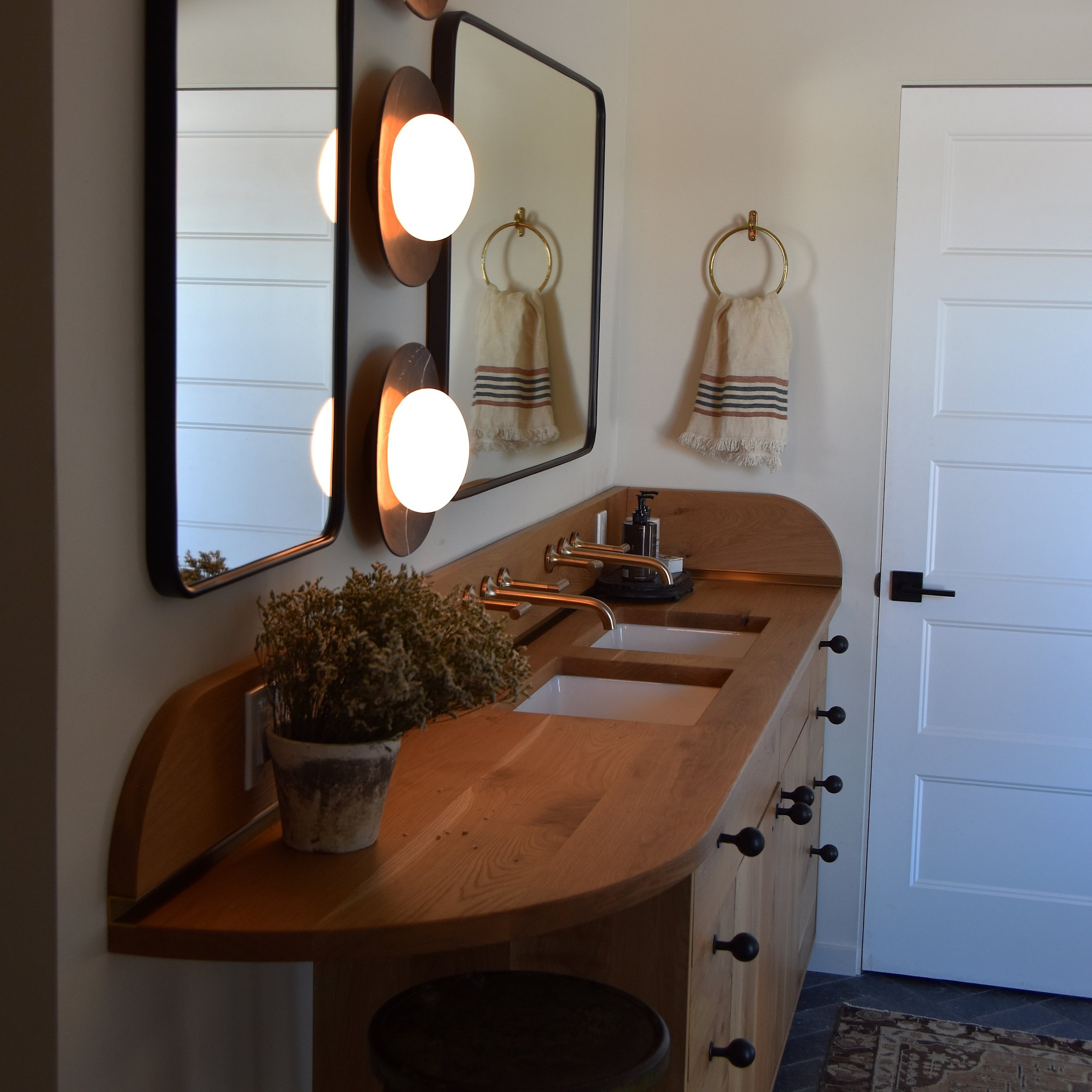 So much meets the eye at this vanity. We love the different textures, colors, and materials and the lighting that create an interesting space with an organic look. Not a bad place to get ready every morning!