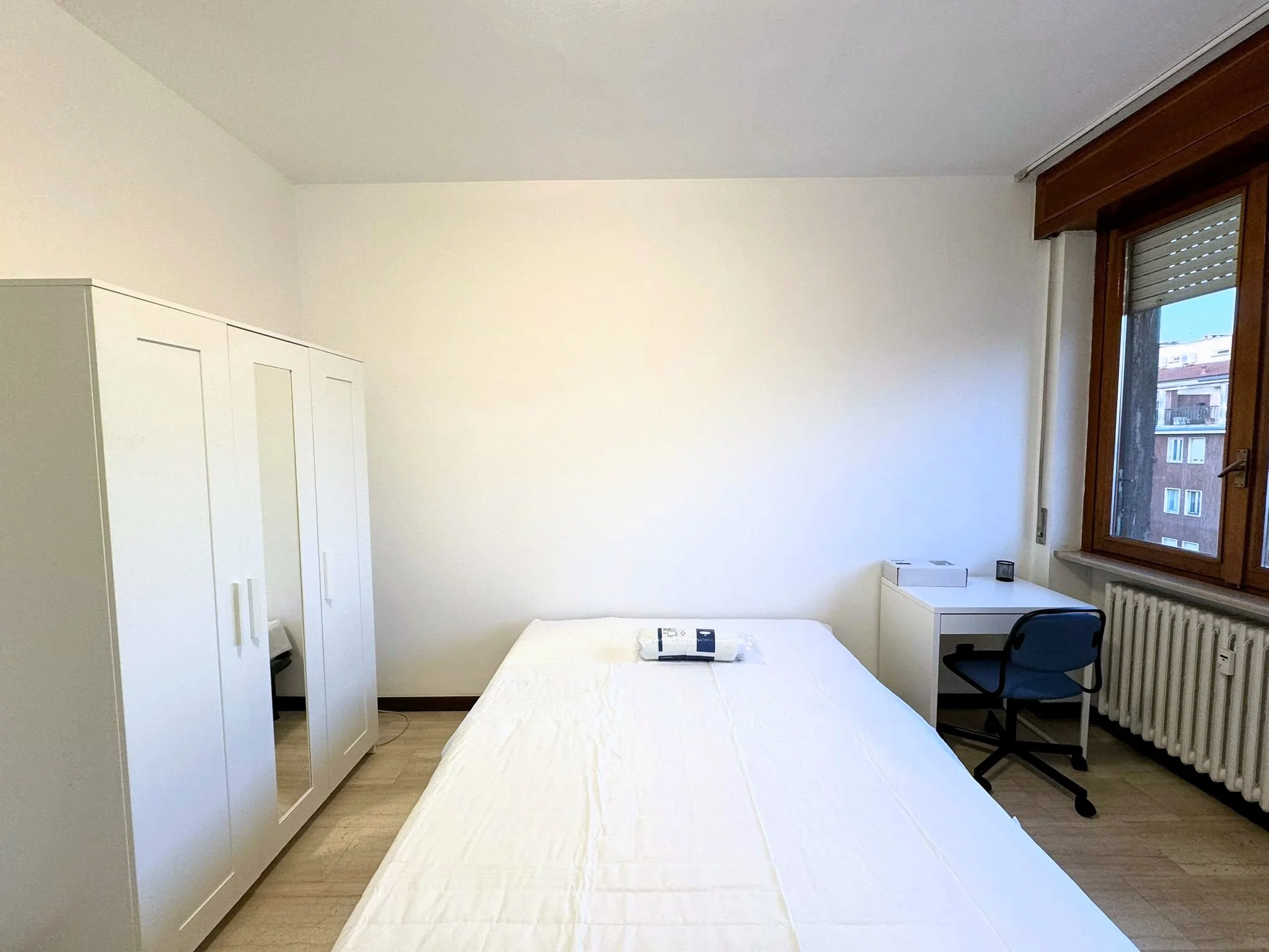 04-bedroom-two-wardrobe.jpg
