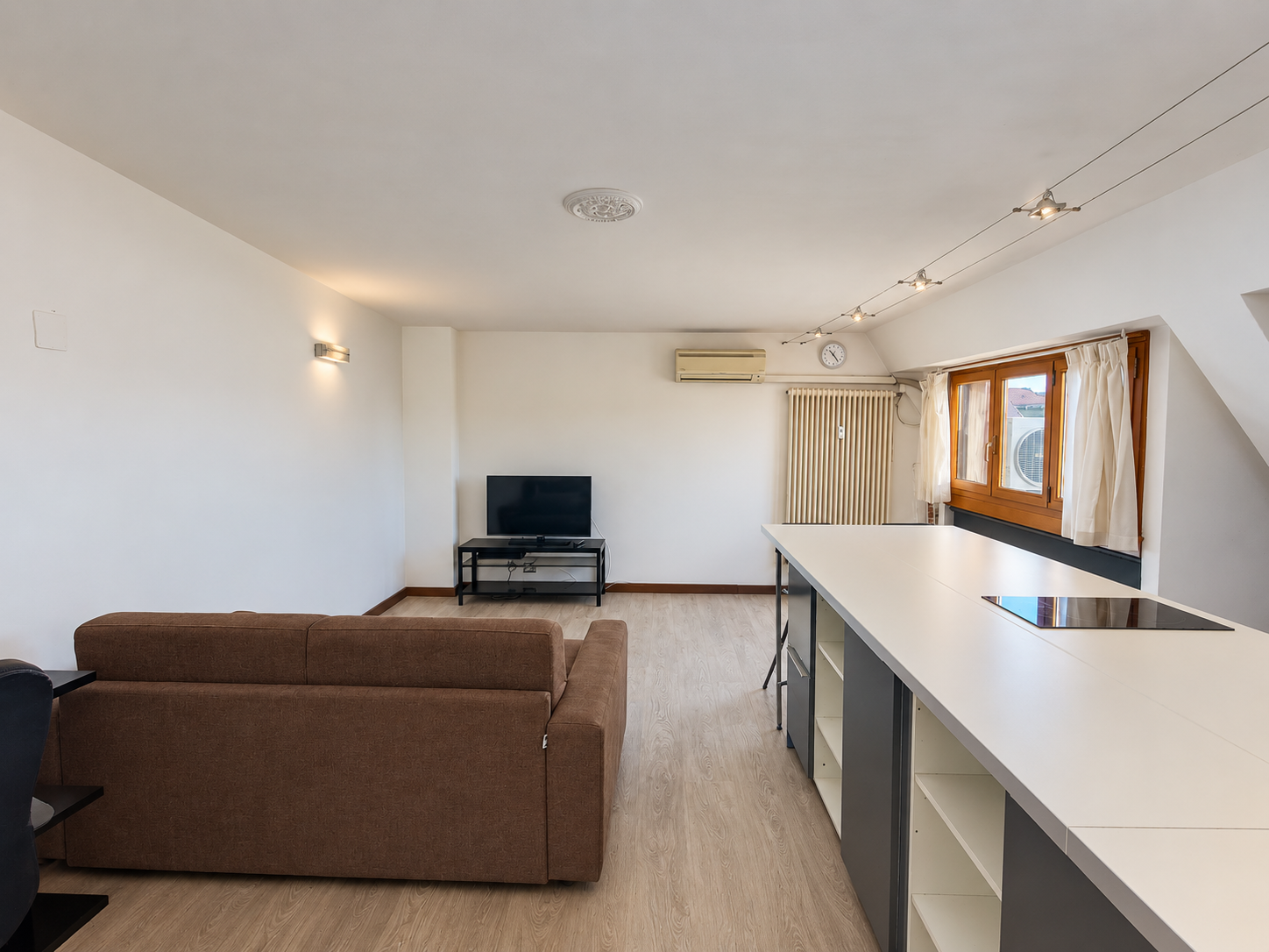 Via Oltrocchi studio apartment